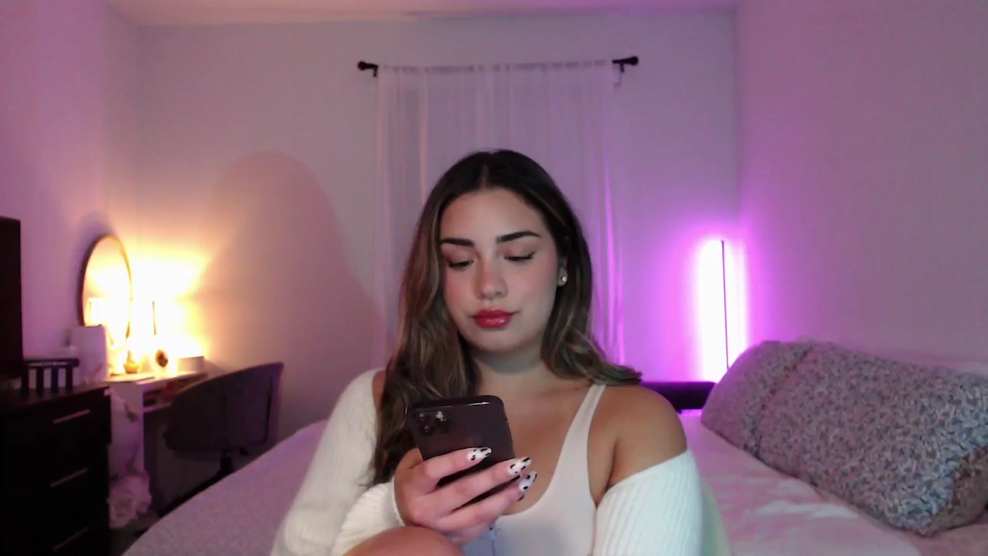 Gallery image thumbnail from babyxjulz's myfreecams stream on, 06/19/2025, 03:37 image 1 of 20