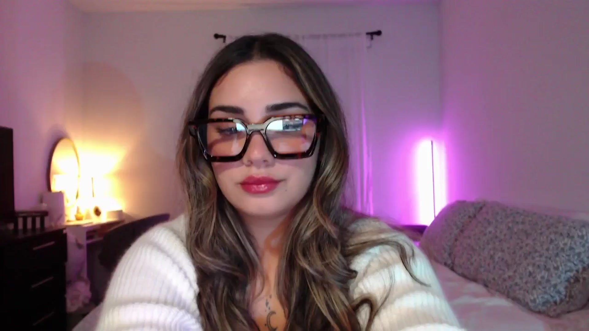 Gallery image thumbnail from babyxjulz's myfreecams stream on, 06/19/2025, 05:49 image 1 of 20