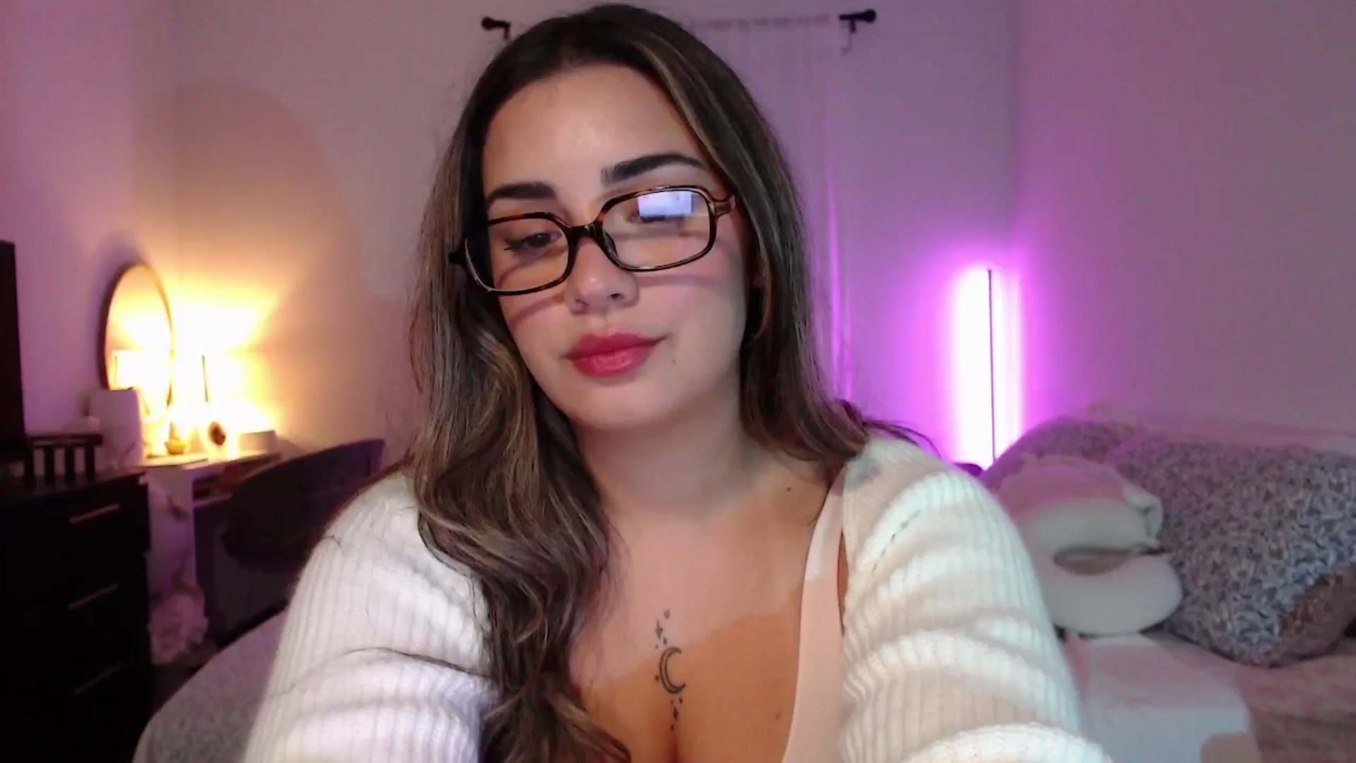 Gallery image thumbnail from babyxjulz's myfreecams stream on, 06/19/2025, 05:49 image 18 of 20