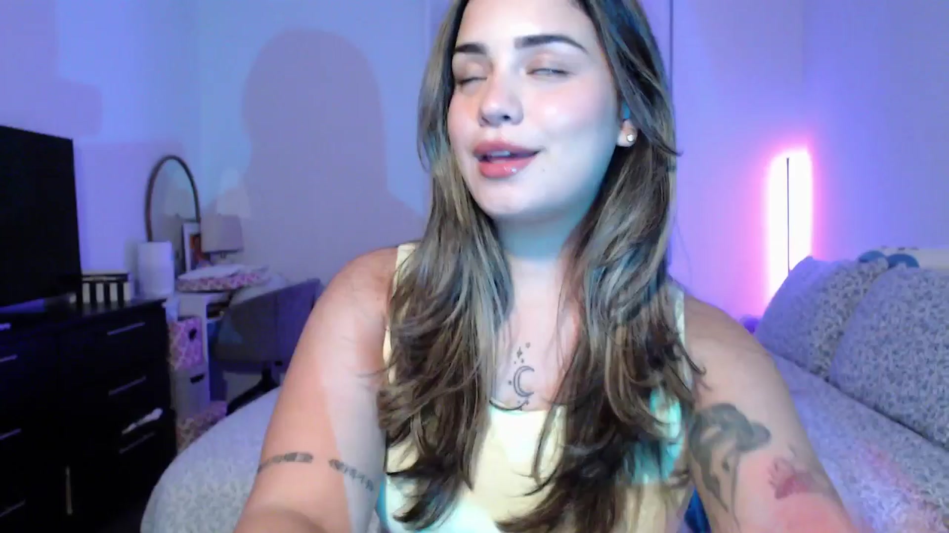 Gallery image thumbnail from babyxjulz's myfreecams stream on, 07/11/2025, 04:41 image 4 of 20