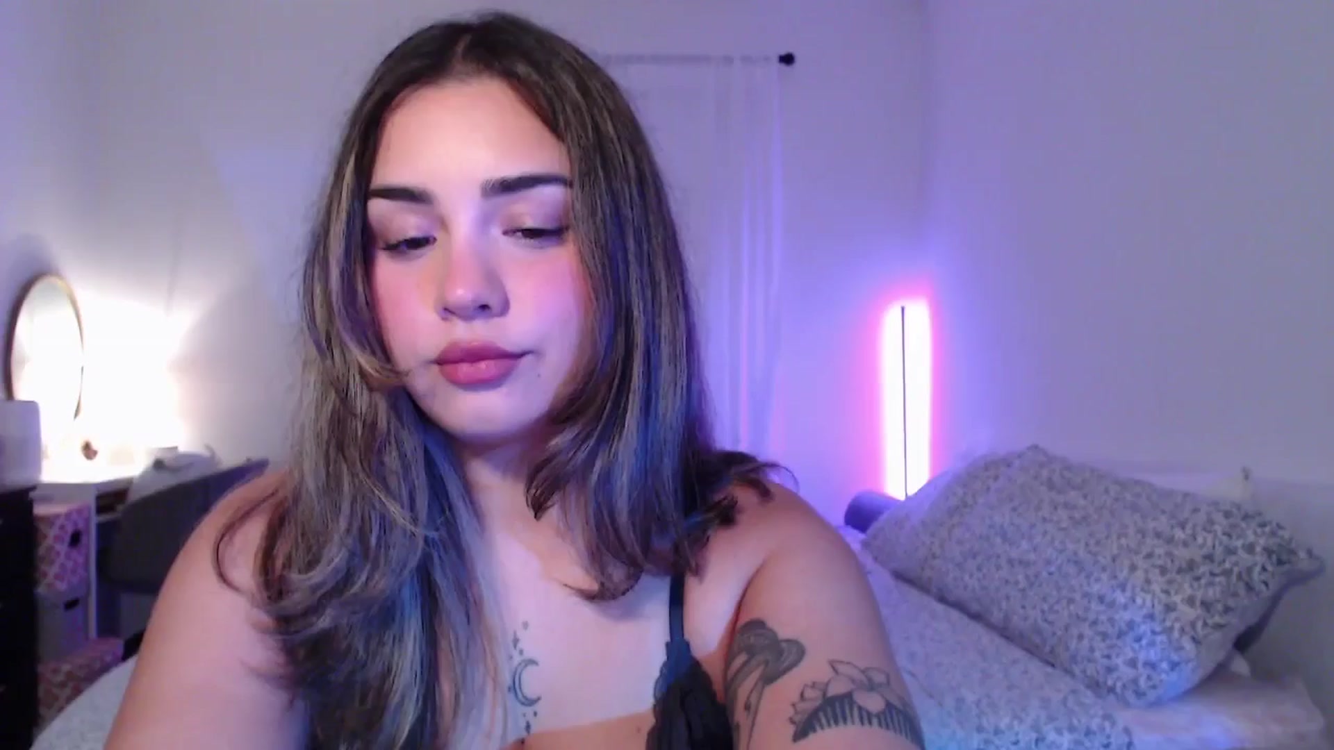 Gallery image thumbnail from babyxjulz's myfreecams stream on, 07/15/2025, 04:36 image 9 of 20