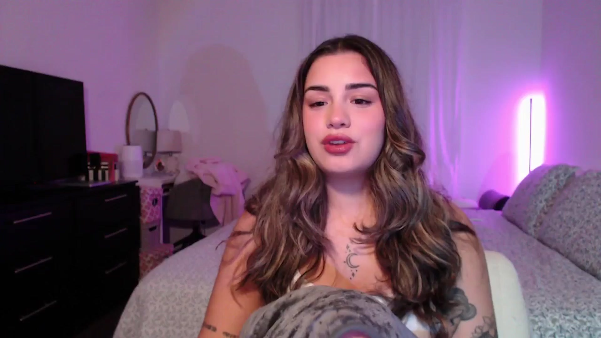 Gallery image thumbnail from babyxjulz's myfreecams stream on, 07/23/2025, 04:40 image 14 of 20