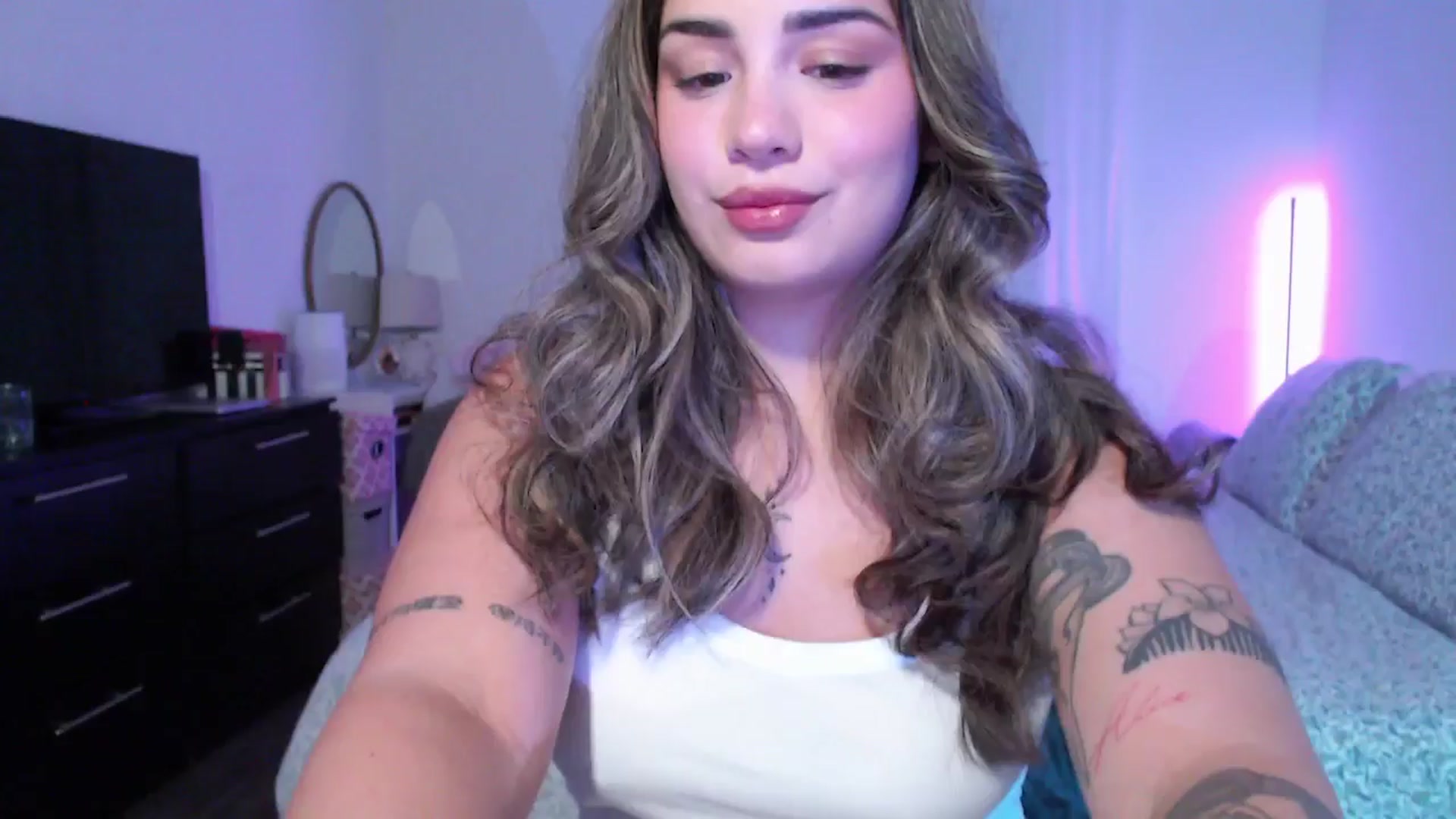 Gallery image thumbnail from babyxjulz's myfreecams stream on, 07/23/2025, 04:40 image 3 of 20