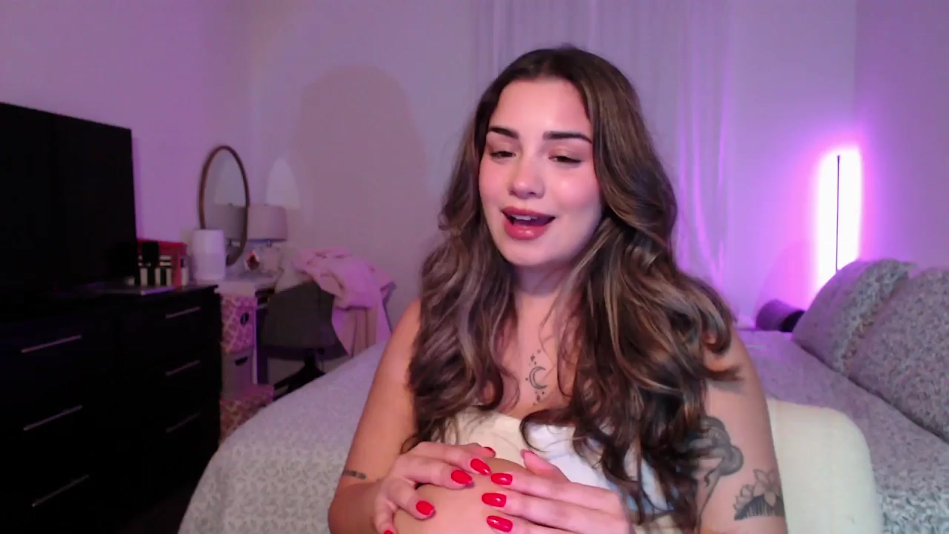 Gallery image thumbnail from babyxjulz's myfreecams stream on, 07/23/2025, 04:40 image 10 of 20