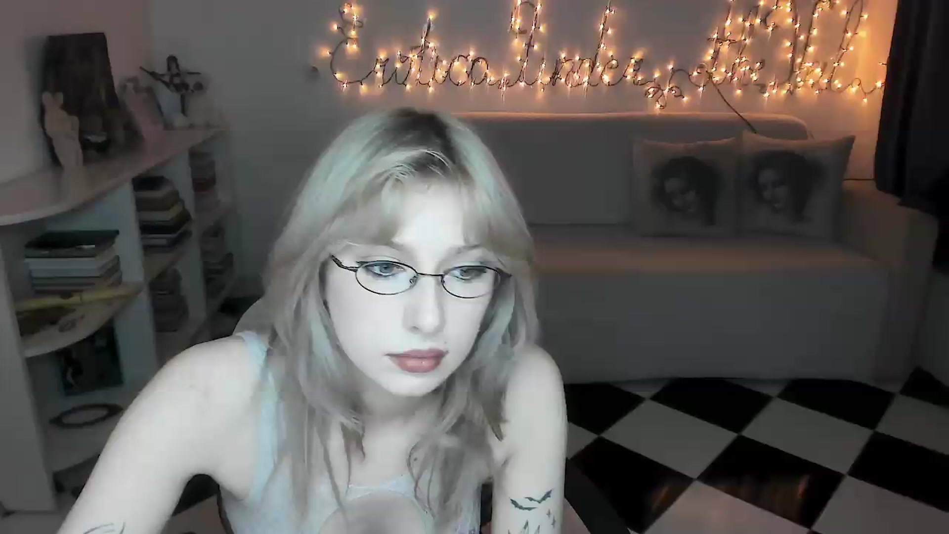 Gallery image thumbnail from bad_marg's myfreecams stream on, 09/10/2026, 16:00 image 4 of 20