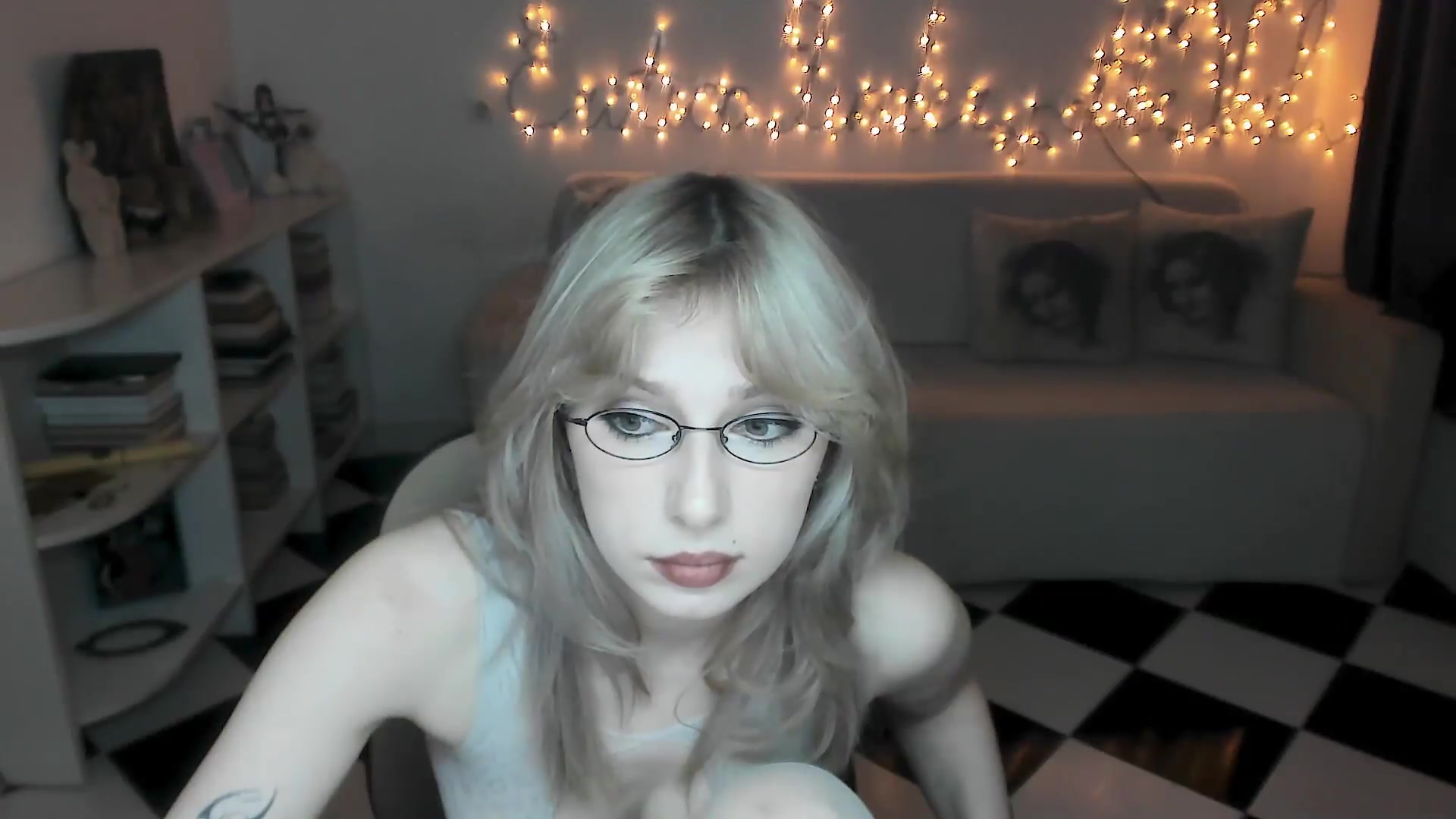 Gallery image thumbnail from bad_marg's myfreecams stream on, 09/10/2026, 16:00 image 10 of 20