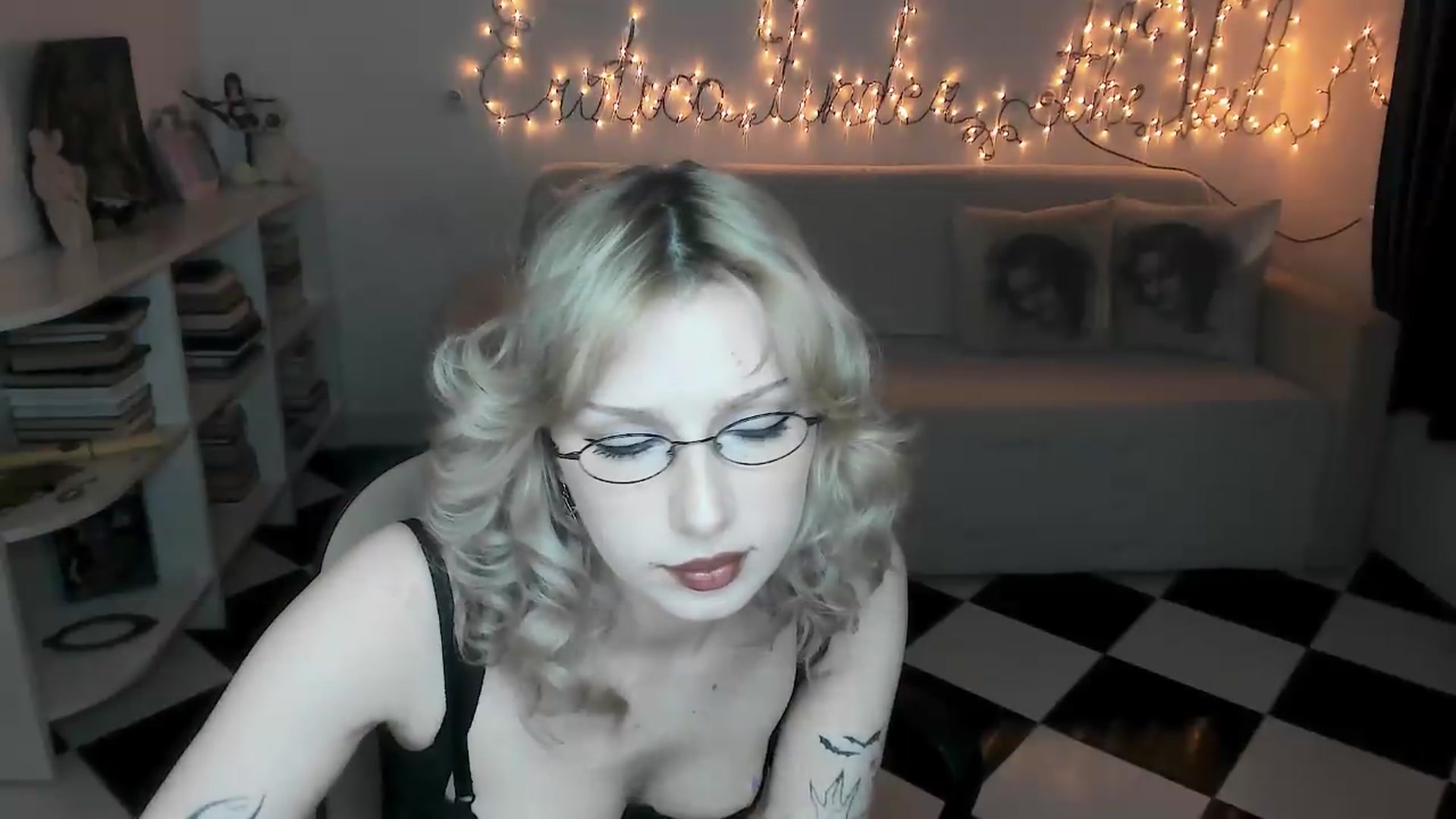 Gallery image thumbnail from bad_marg's myfreecams stream on, 09/11/2026, 16:13 image 10 of 20