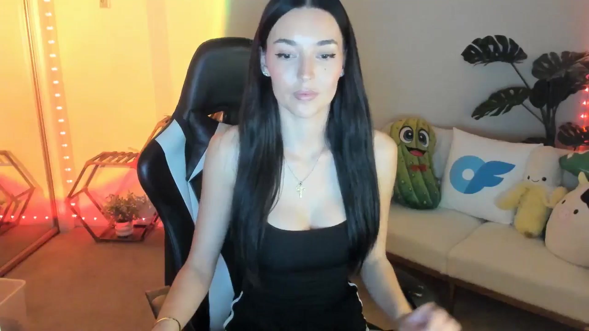 Gallery image thumbnail from badgalsisi's myfreecams stream on, 02/19/2026, 04:25 image 9 of 20