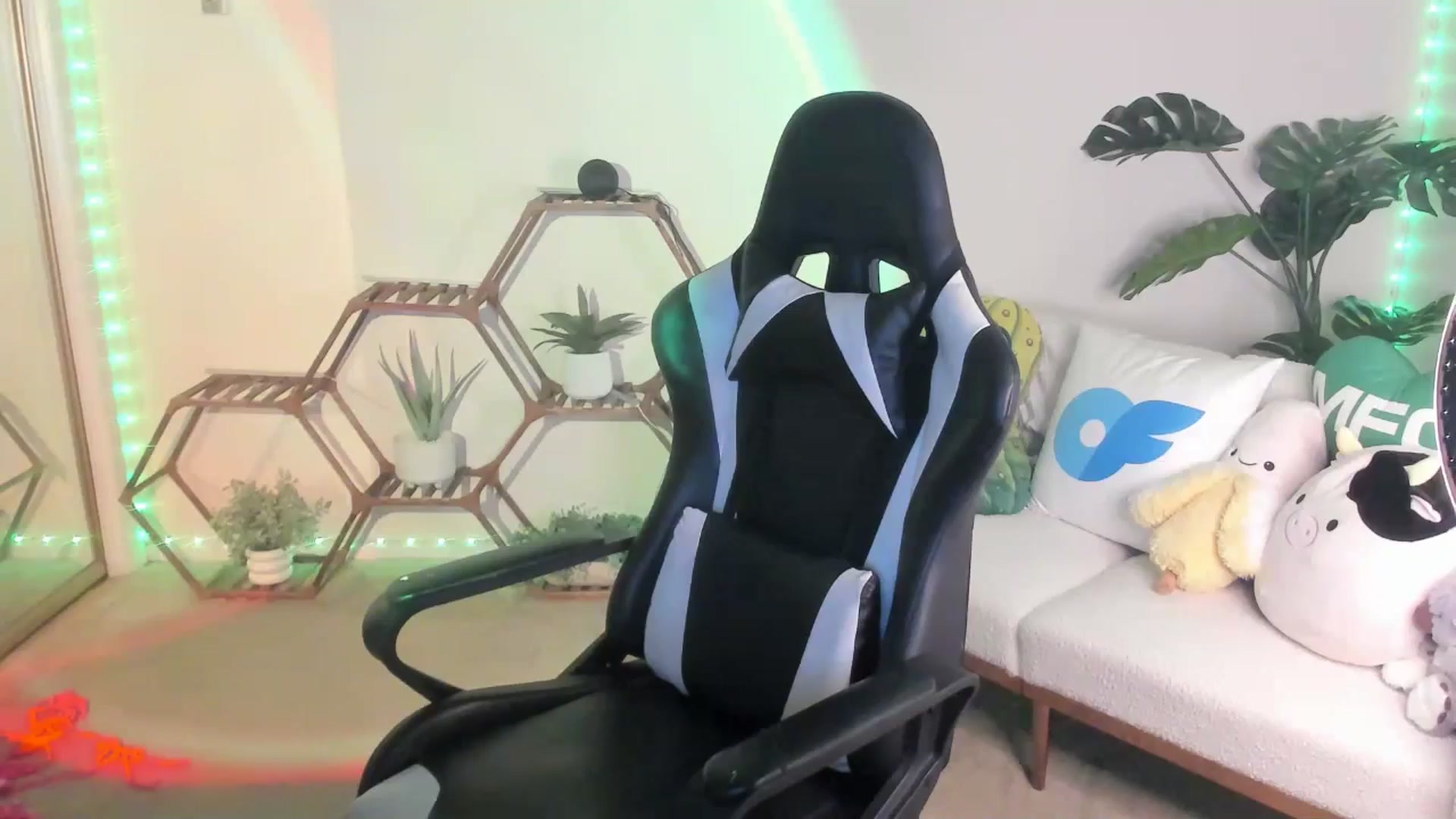 Gallery image thumbnail from badgalsisi's myfreecams stream on, 03/16/2026, 02:45 image 18 of 20