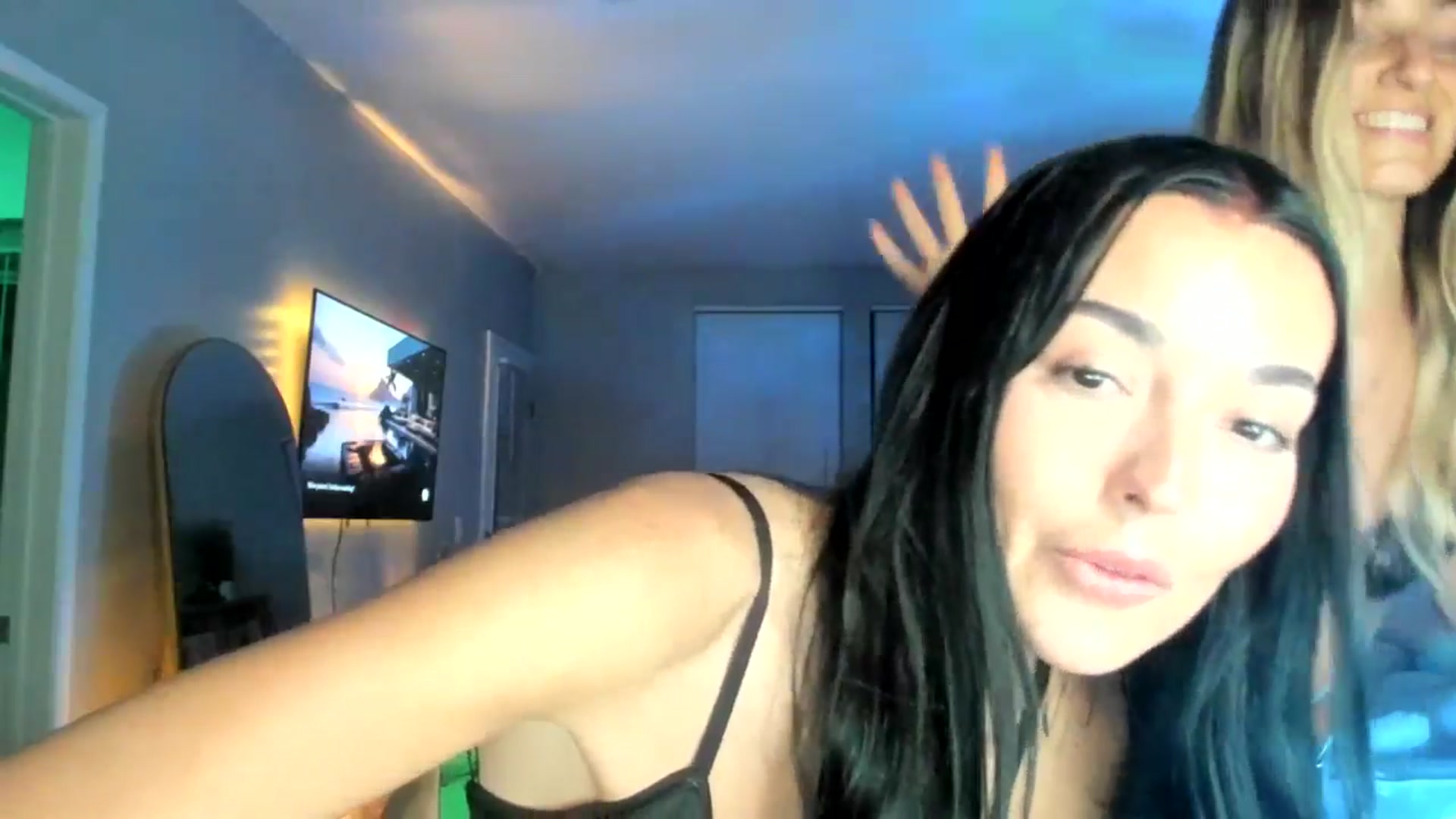 Gallery image thumbnail from badgalsisi's myfreecams stream on, 04/01/2026, 04:59 image 15 of 20