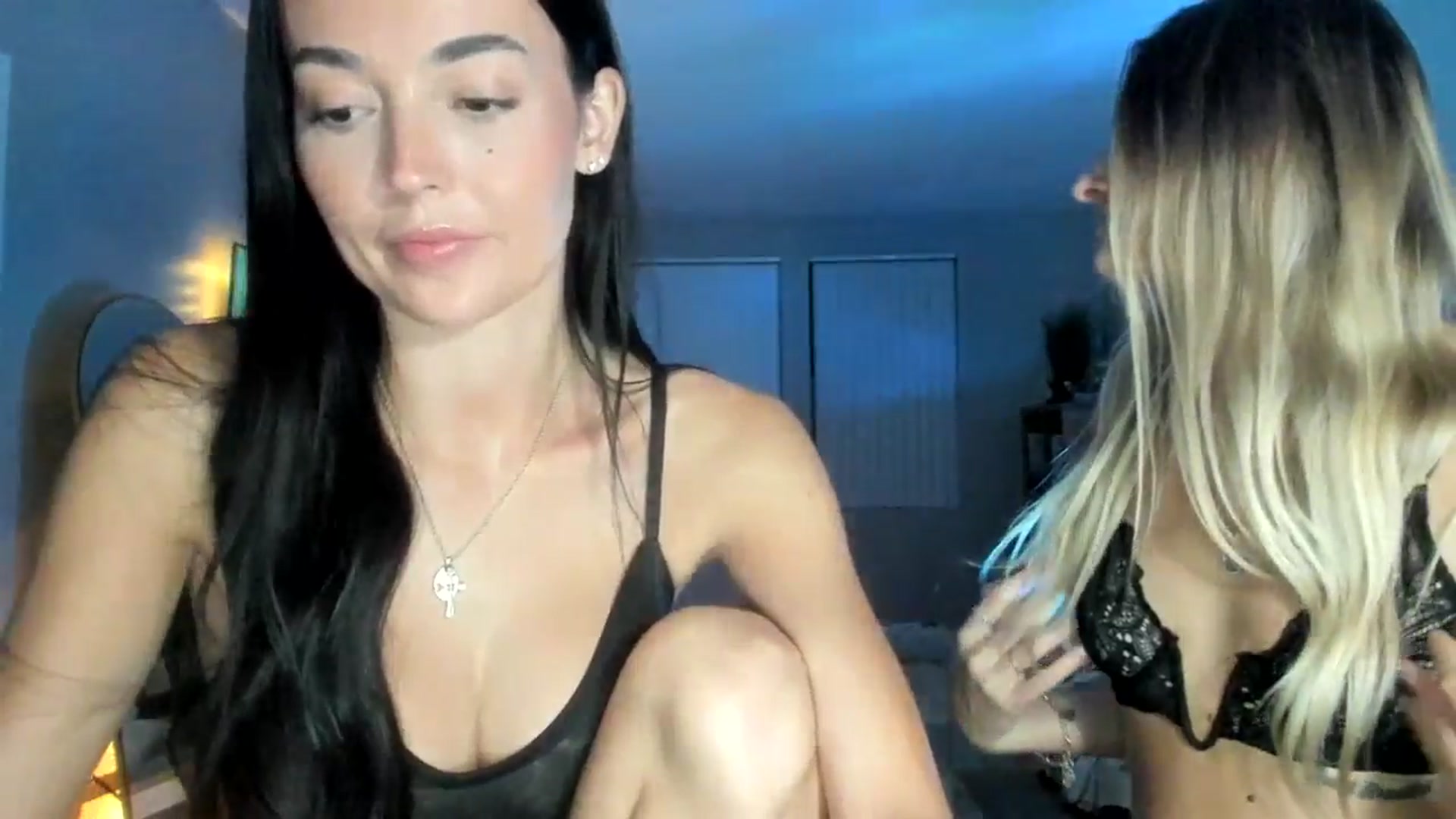 Gallery image thumbnail from badgalsisi's myfreecams stream on, 04/01/2026, 05:48 image 14 of 20