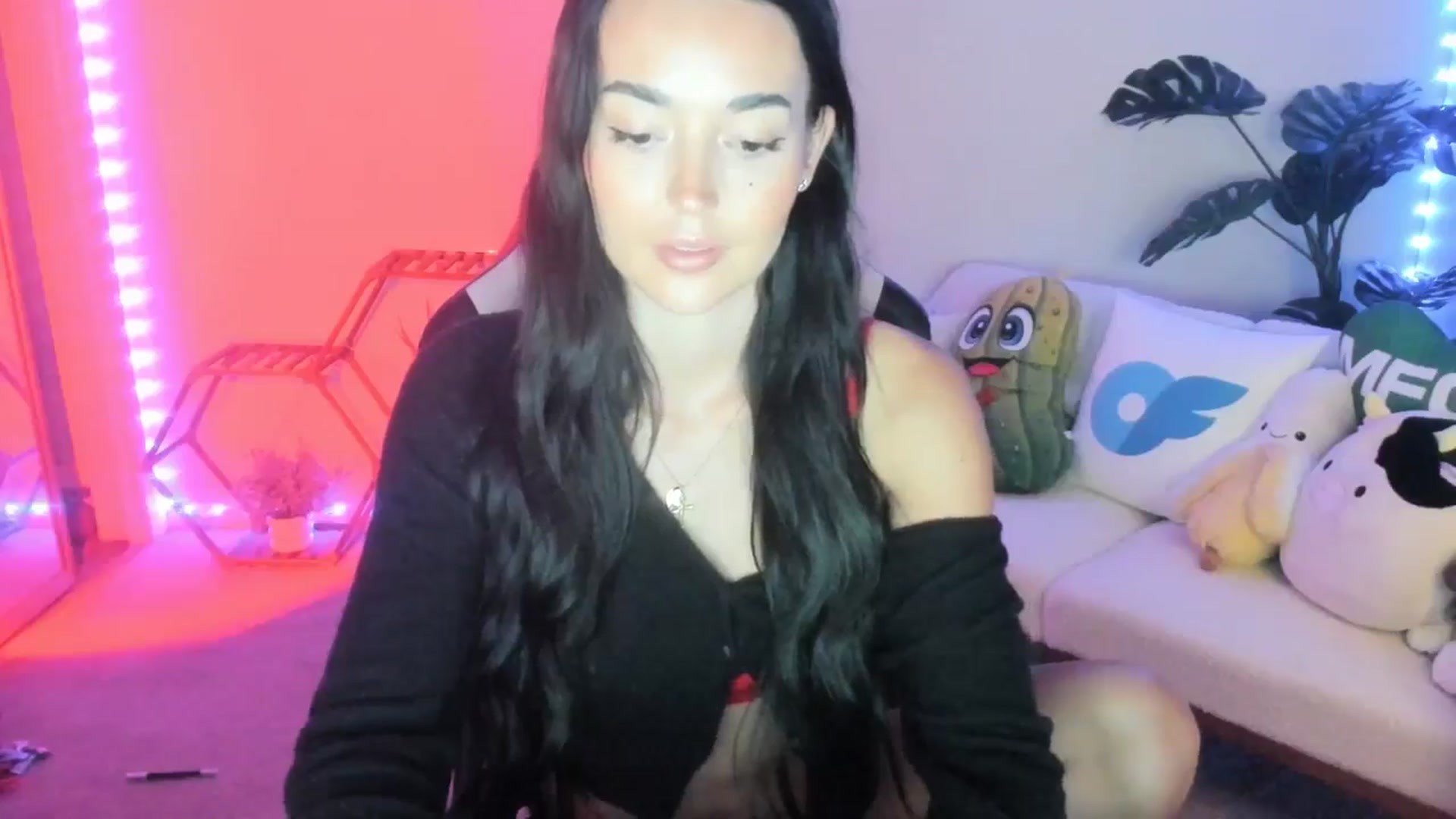 Gallery image thumbnail from badgalsisi's myfreecams stream on, 04/17/2026, 05:12 image 8 of 20
