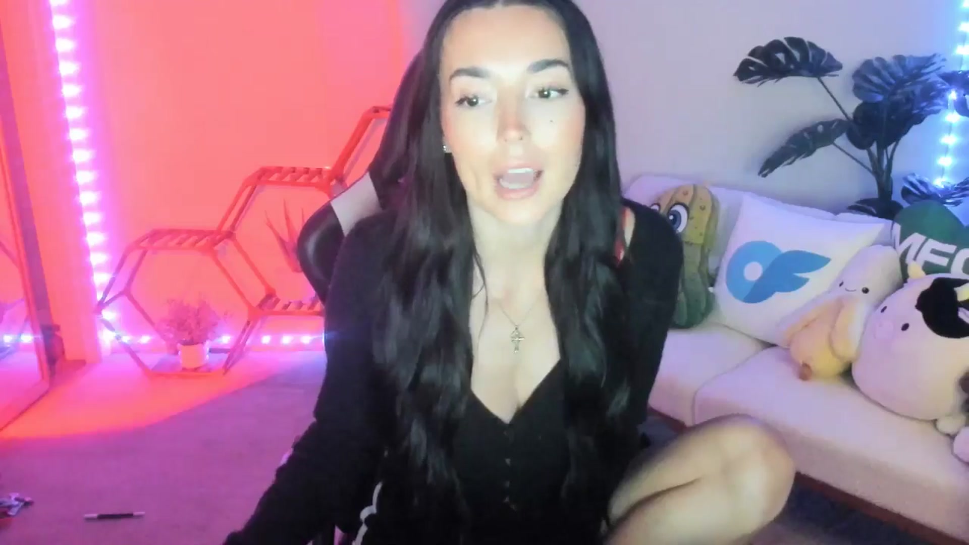 Gallery image thumbnail from badgalsisi's myfreecams stream on, 04/17/2026, 05:12 image 3 of 20