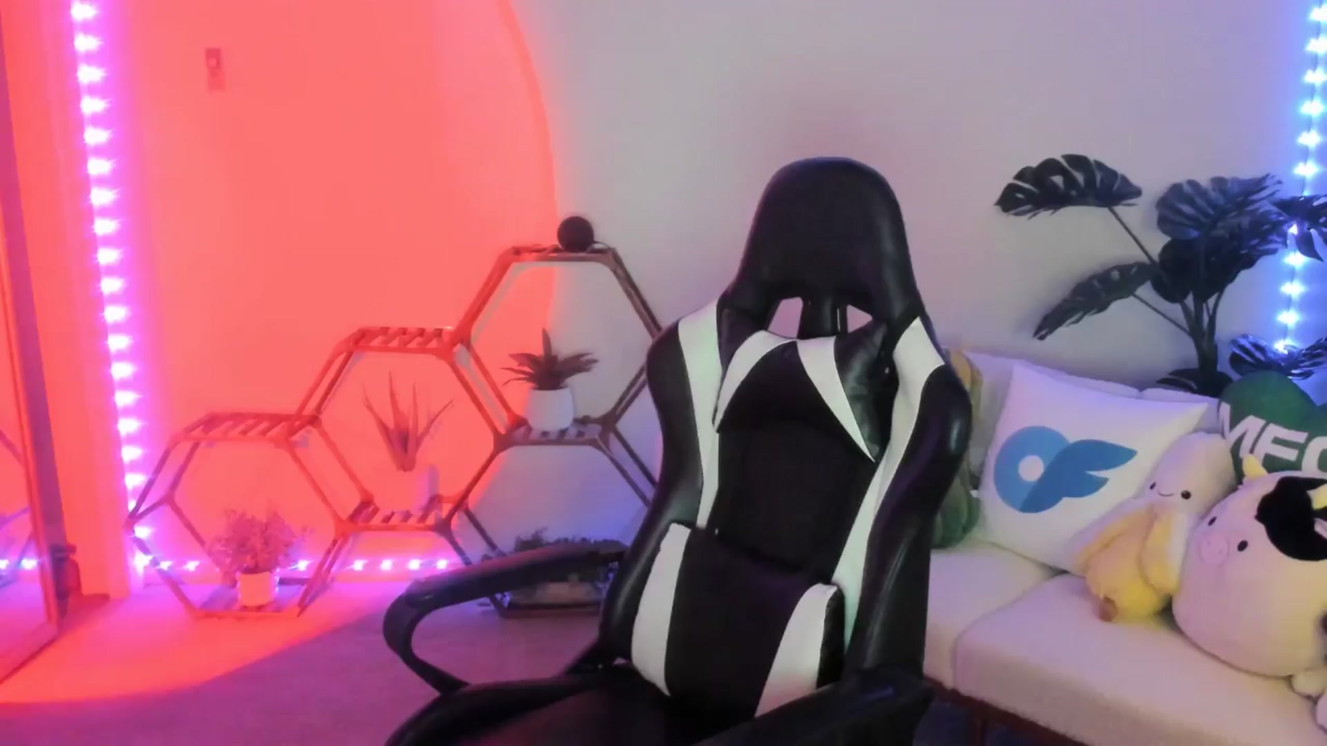 Gallery image thumbnail from badgalsisi's myfreecams stream on, 04/17/2026, 05:50 image 8 of 20