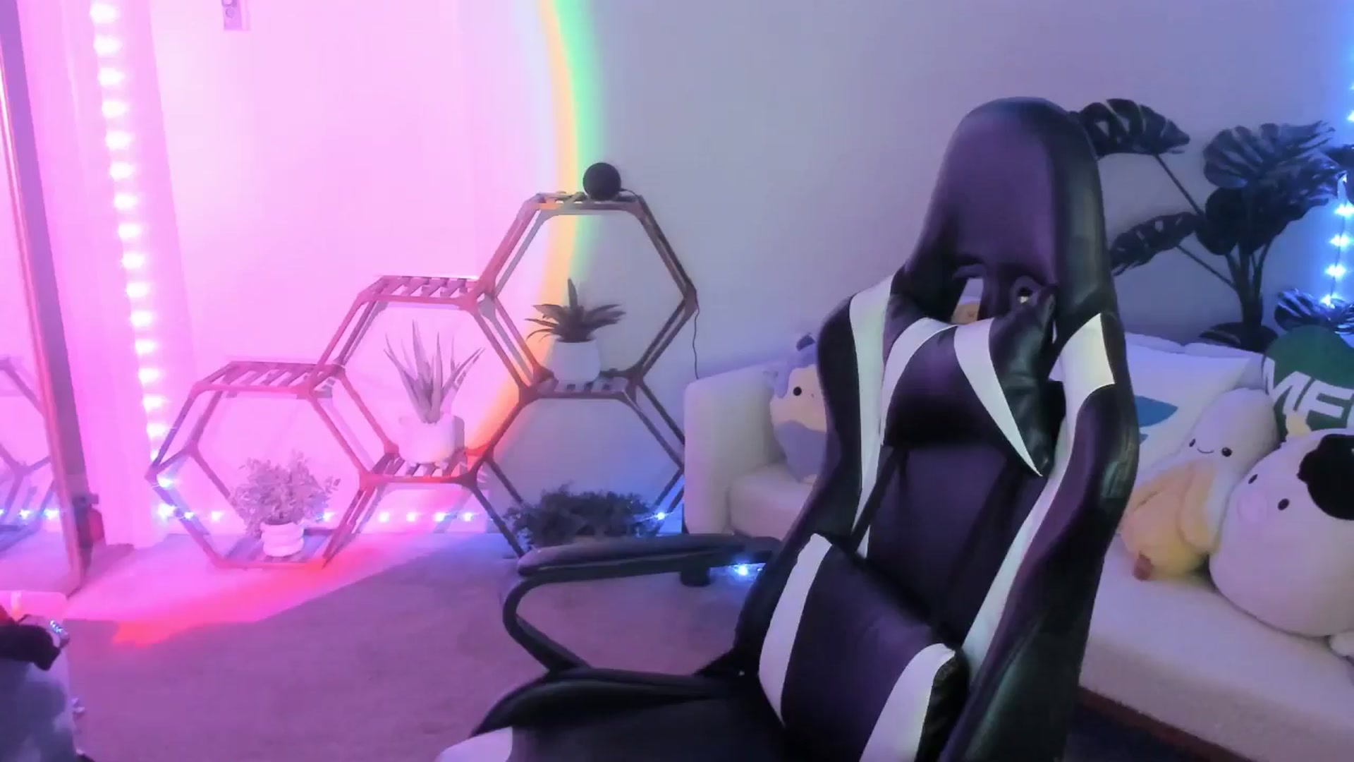 Gallery image thumbnail from badgalsisi's myfreecams stream on, 04/18/2026, 04:43 image 9 of 20
