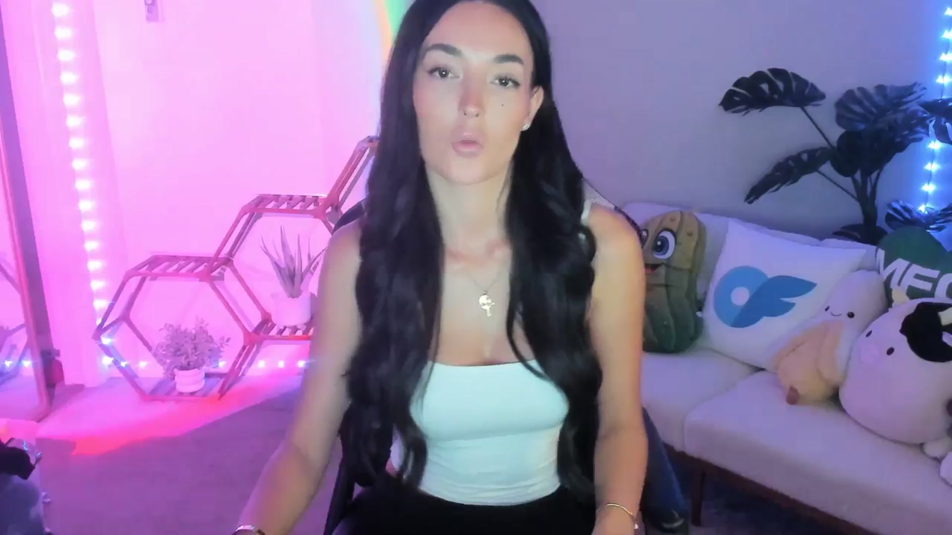 Gallery image thumbnail from badgalsisi's myfreecams stream on, 04/19/2026, 06:23 image 4 of 20