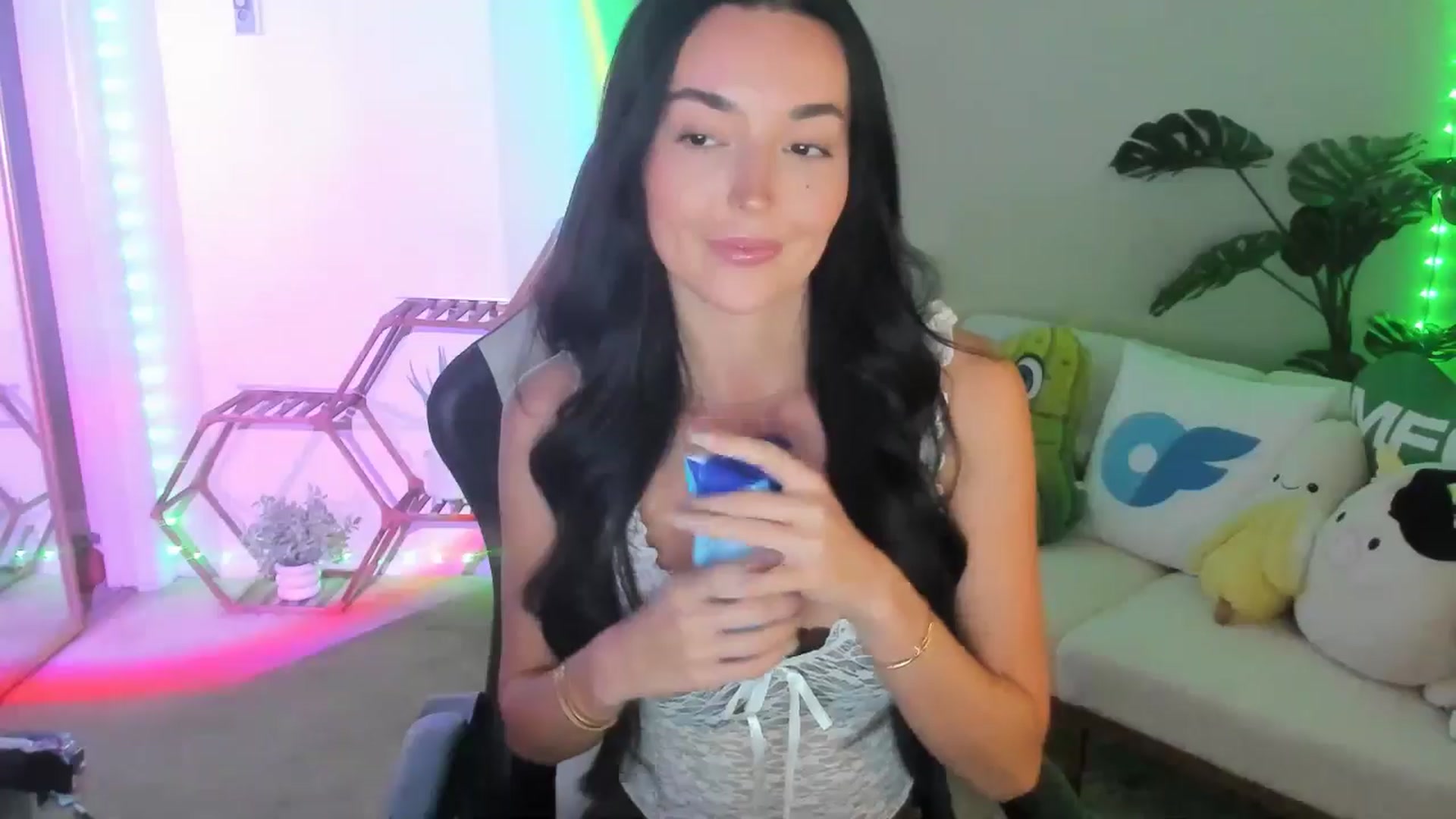 Gallery image thumbnail from badgalsisi's myfreecams stream on, 04/20/2026, 05:30 image 2 of 20