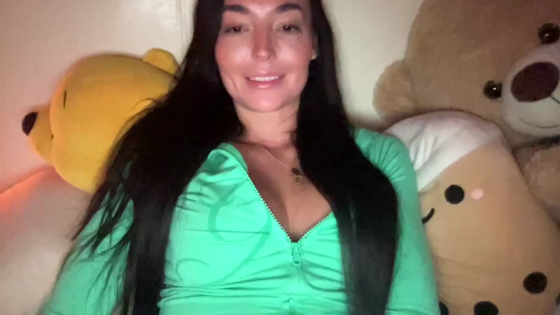 Gallery image thumbnail from badgalsisi's myfreecams stream on, 04/21/2026, 05:32 image 11 of 20