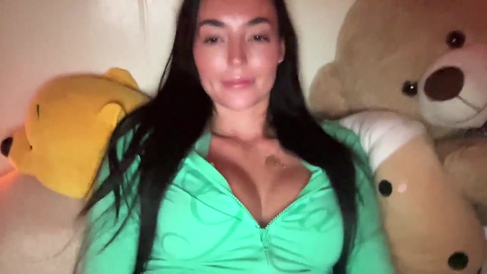 Gallery image thumbnail from badgalsisi's myfreecams stream on, 04/21/2026, 05:32 image 6 of 20