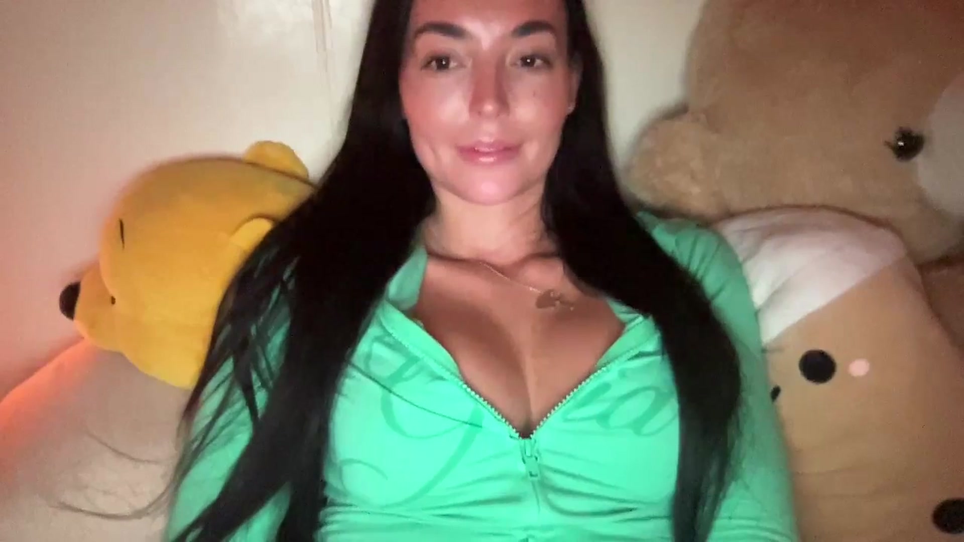 Gallery image thumbnail from badgalsisi's myfreecams stream on, 04/21/2026, 05:32 image 4 of 20