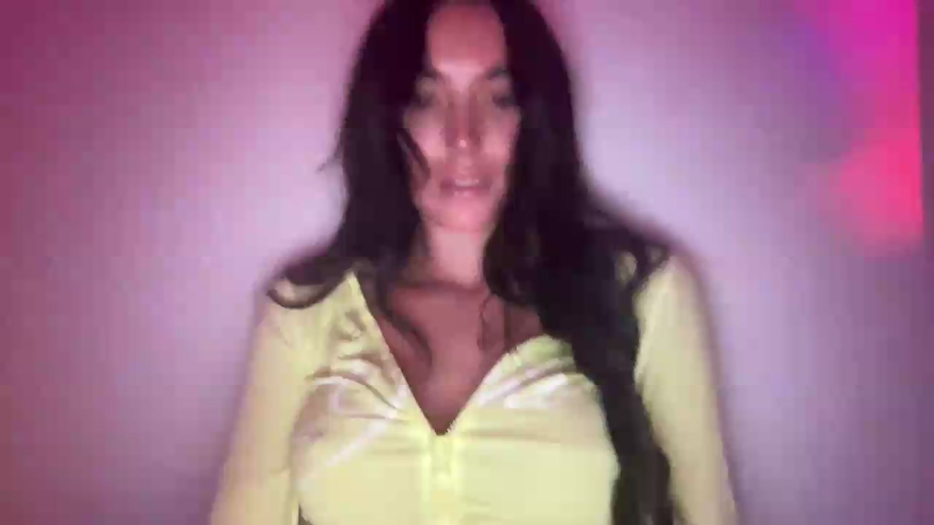 Gallery image thumbnail from badgalsisi's myfreecams stream on, 06/12/2026, 08:29 image 1 of 20