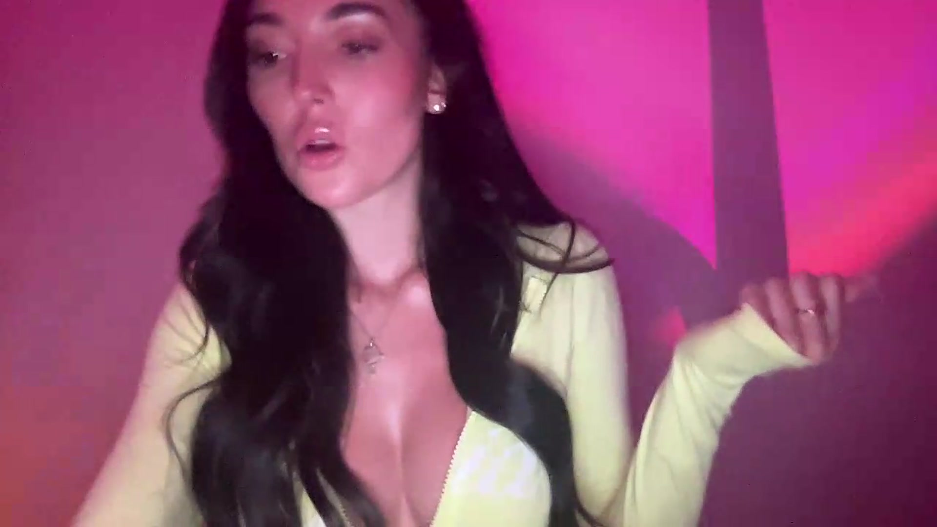 Gallery image thumbnail from badgalsisi's myfreecams stream on, 06/12/2026, 08:29 image 17 of 20