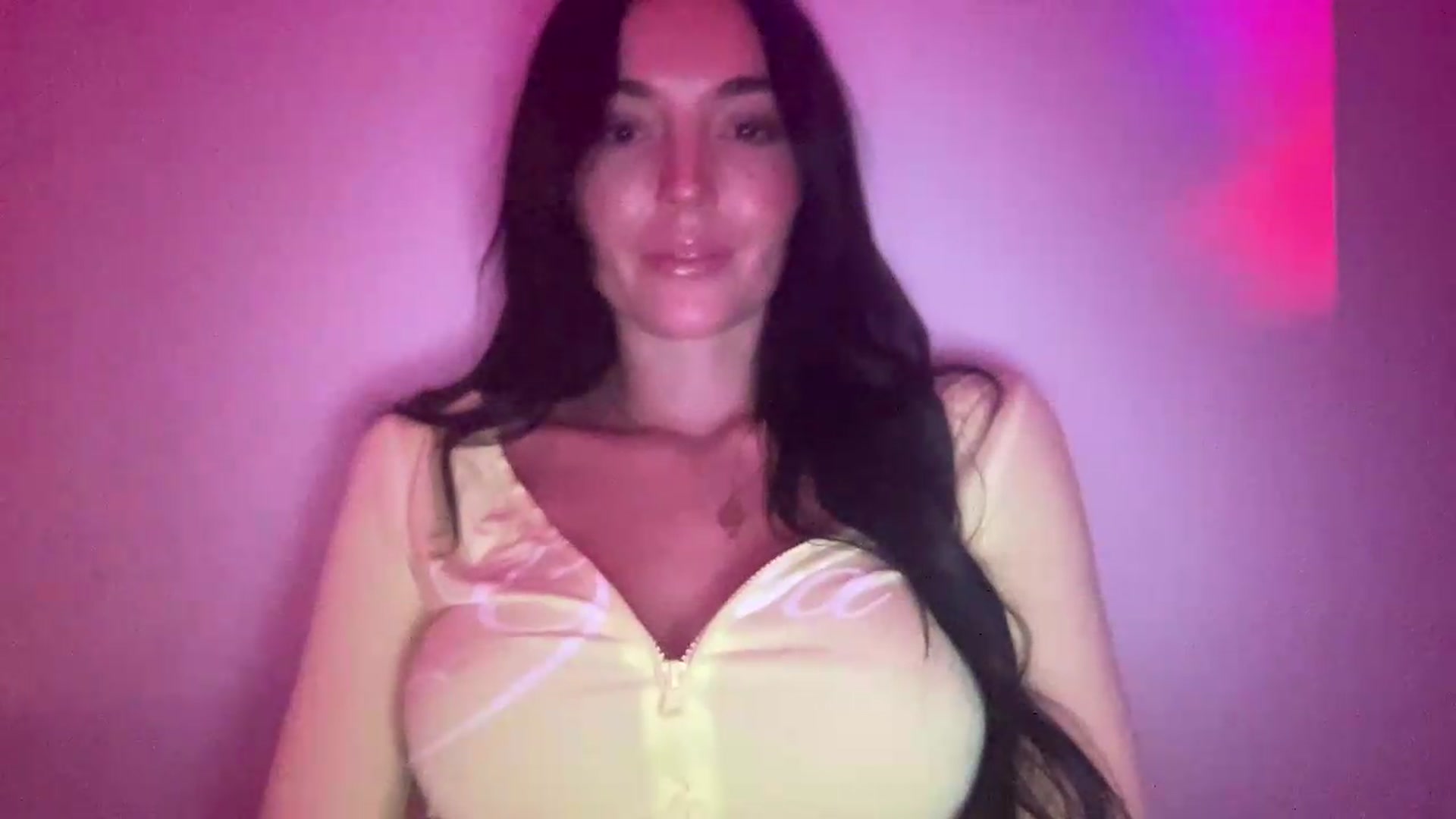 Gallery image thumbnail from badgalsisi's myfreecams stream on, 06/12/2026, 08:29 image 2 of 20
