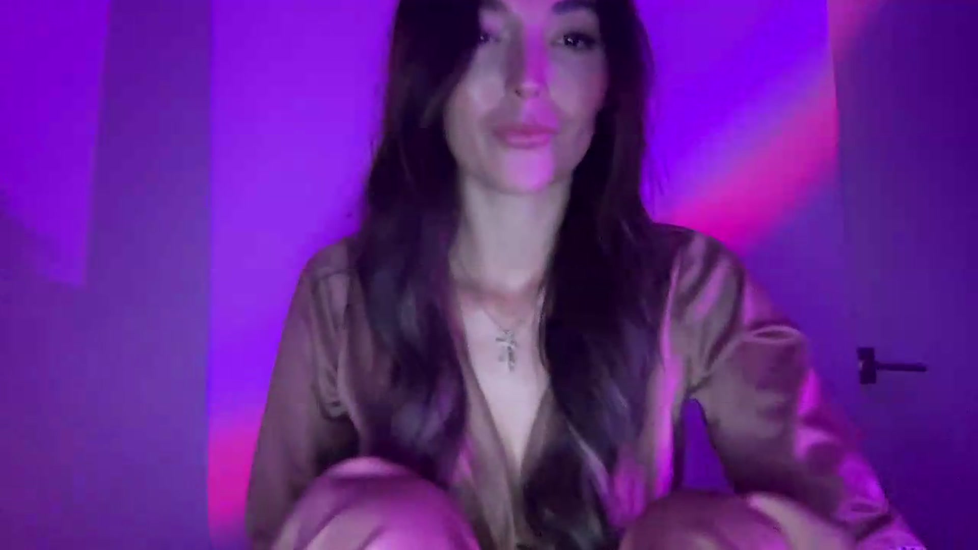 Gallery image thumbnail from badgalsisi's myfreecams stream on, 07/10/2026, 04:56 image 10 of 20
