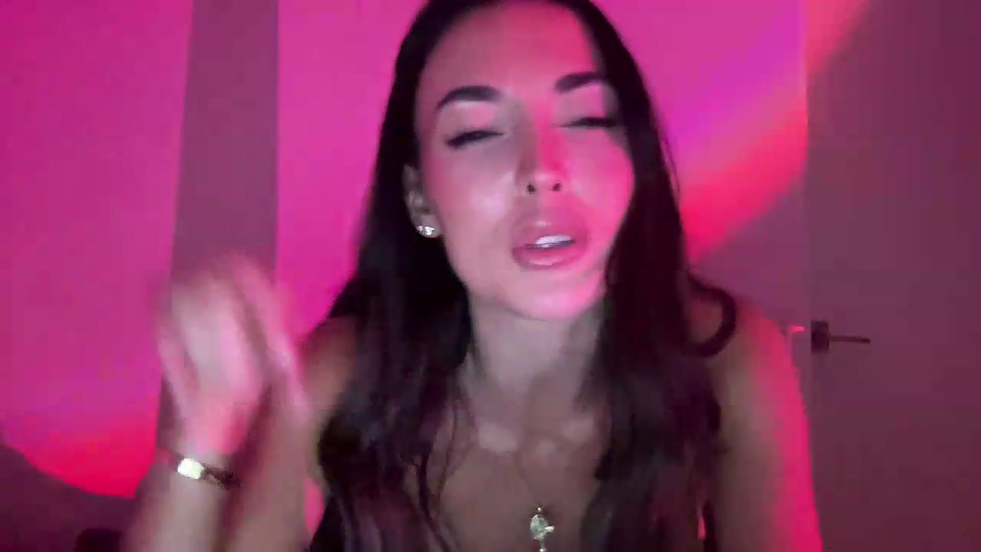 Gallery image thumbnail from badgalsisi's myfreecams stream on, 07/12/2026, 06:14 image 17 of 20