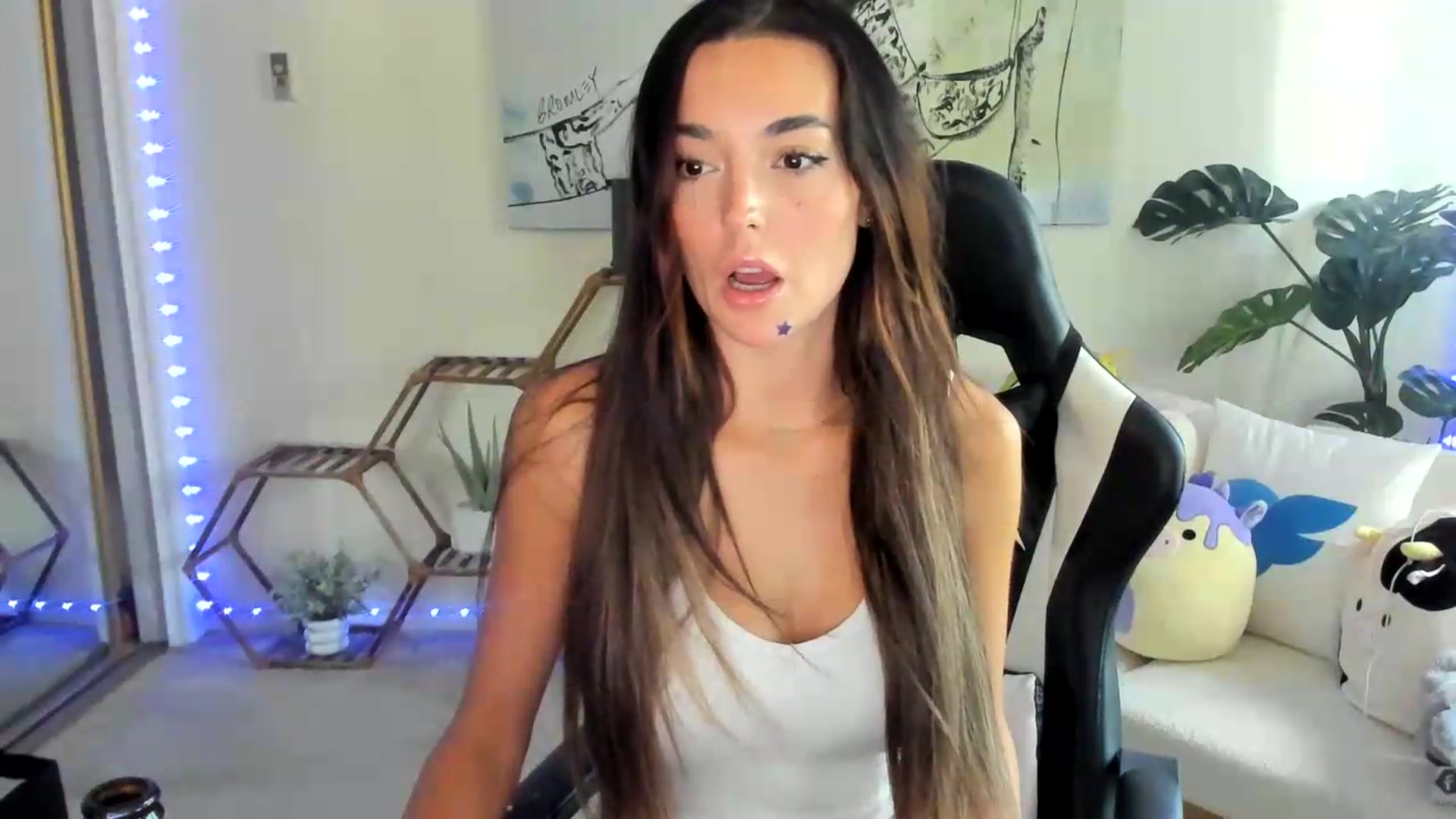 Gallery image thumbnail from badgalsisi's myfreecams stream on, 08/06/2026, 24:18 image 17 of 20