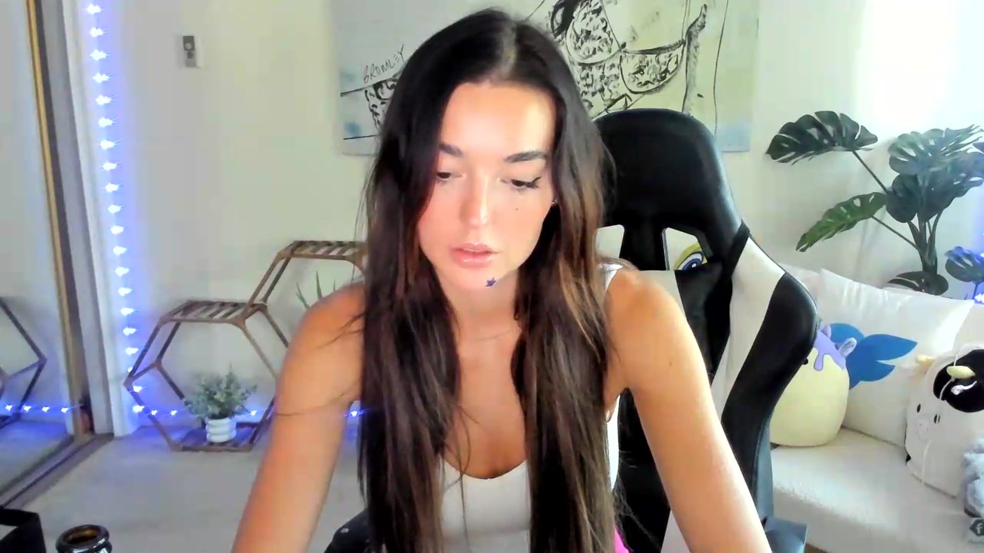Gallery image thumbnail from badgalsisi's myfreecams stream on, 08/06/2026, 24:18 image 19 of 20