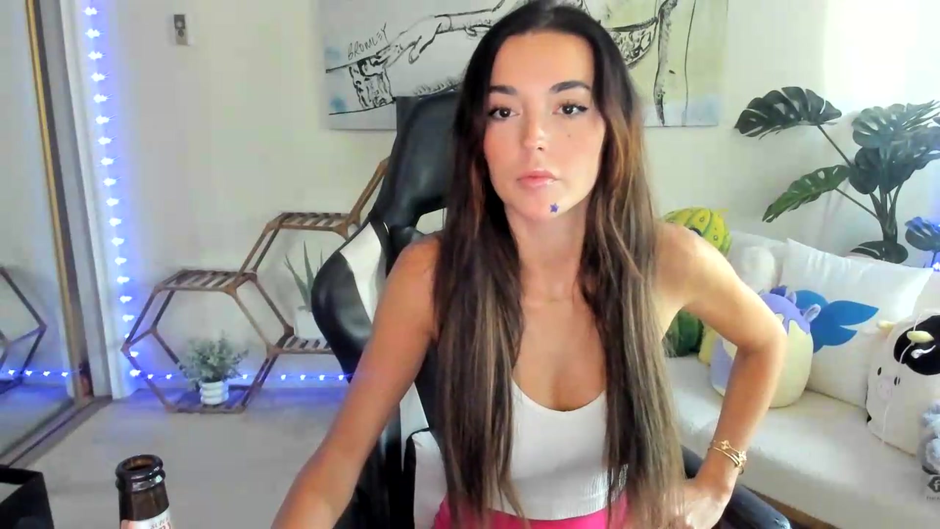 Gallery image thumbnail from badgalsisi's myfreecams stream on, 08/06/2026, 24:18 image 3 of 20