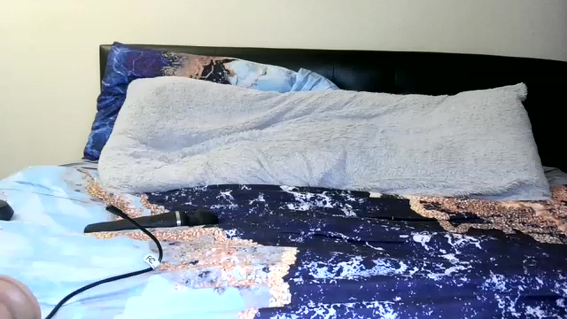 Gallery image thumbnail from badgirl_kiki's myfreecams stream on, 12/31/2022, 01:42 image 7 of 20
