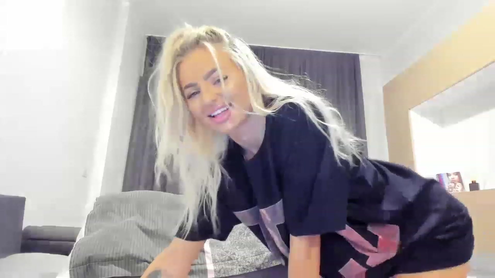 Gallery image thumbnail from barbie__girl's myfreecams stream on, 11/15/2022, 23:16 image 11 of 20