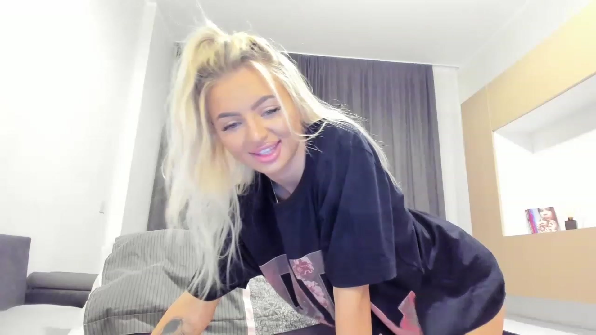 Gallery image thumbnail from barbie__girl's myfreecams stream on, 11/15/2022, 23:16 image 9 of 20