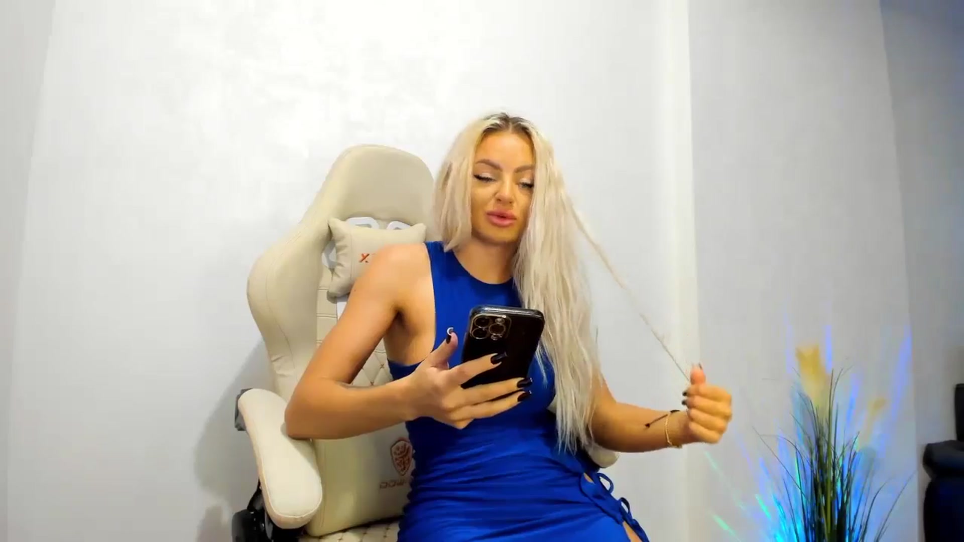 Gallery image thumbnail from barbie__girl's myfreecams stream on, 07/22/2024, 20:11 image 19 of 20