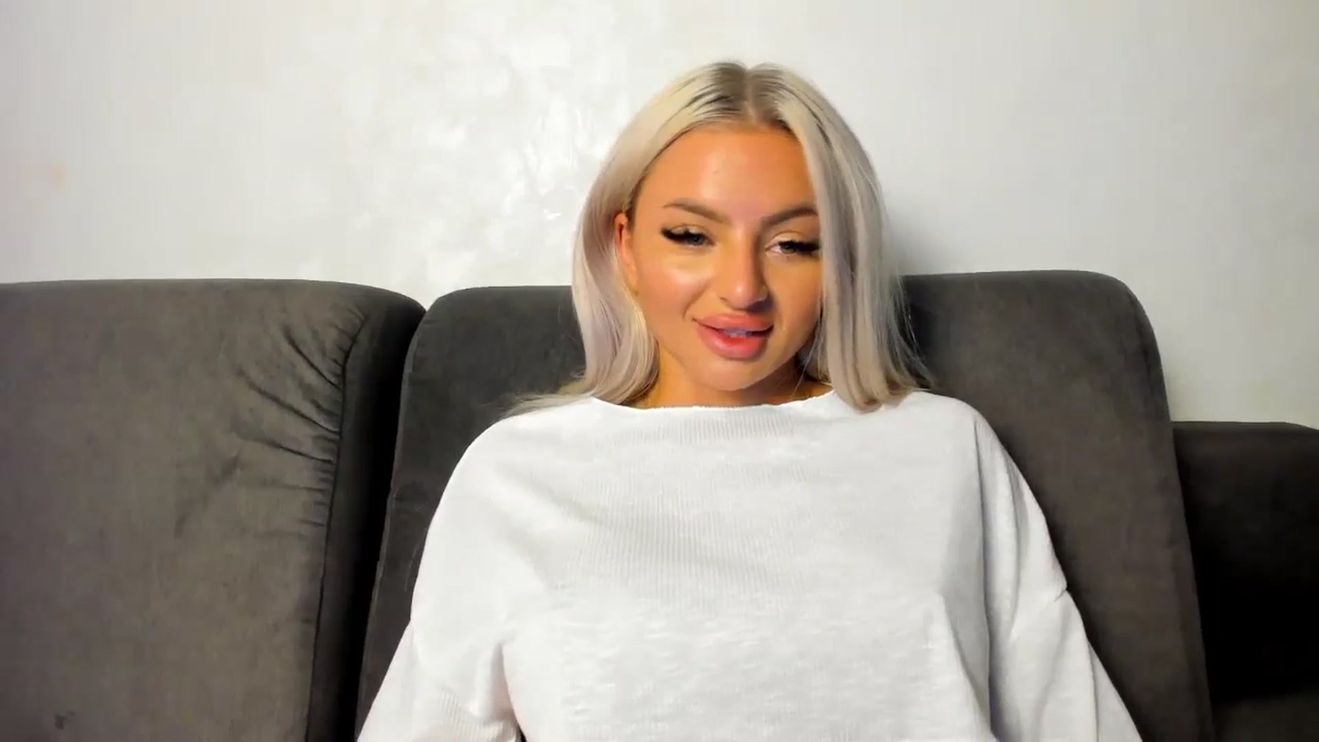 Gallery image thumbnail from barbie__girl's myfreecams stream on, 09/30/2024, 07:45 image 10 of 20
