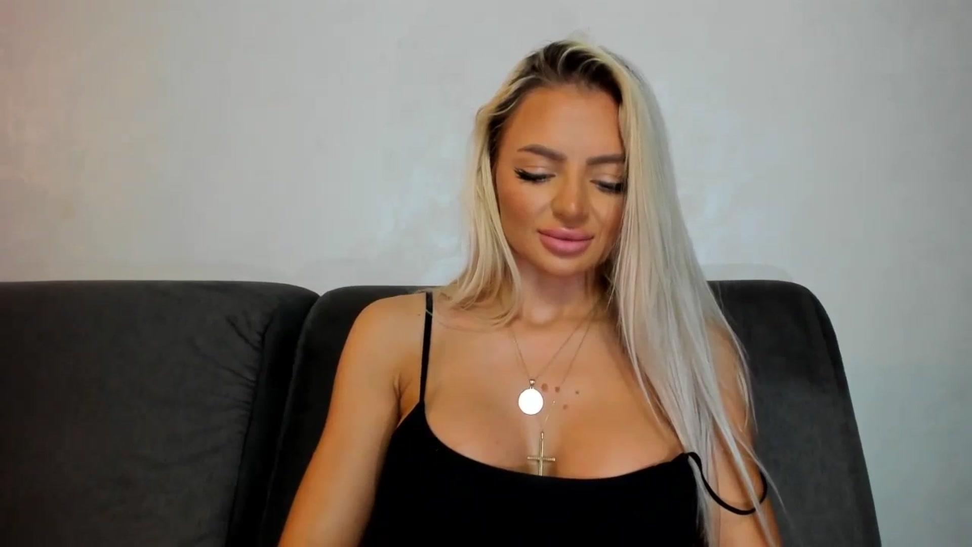 Gallery image thumbnail from barbie__girl's myfreecams stream on, 10/14/2024, 20:59 image 17 of 20