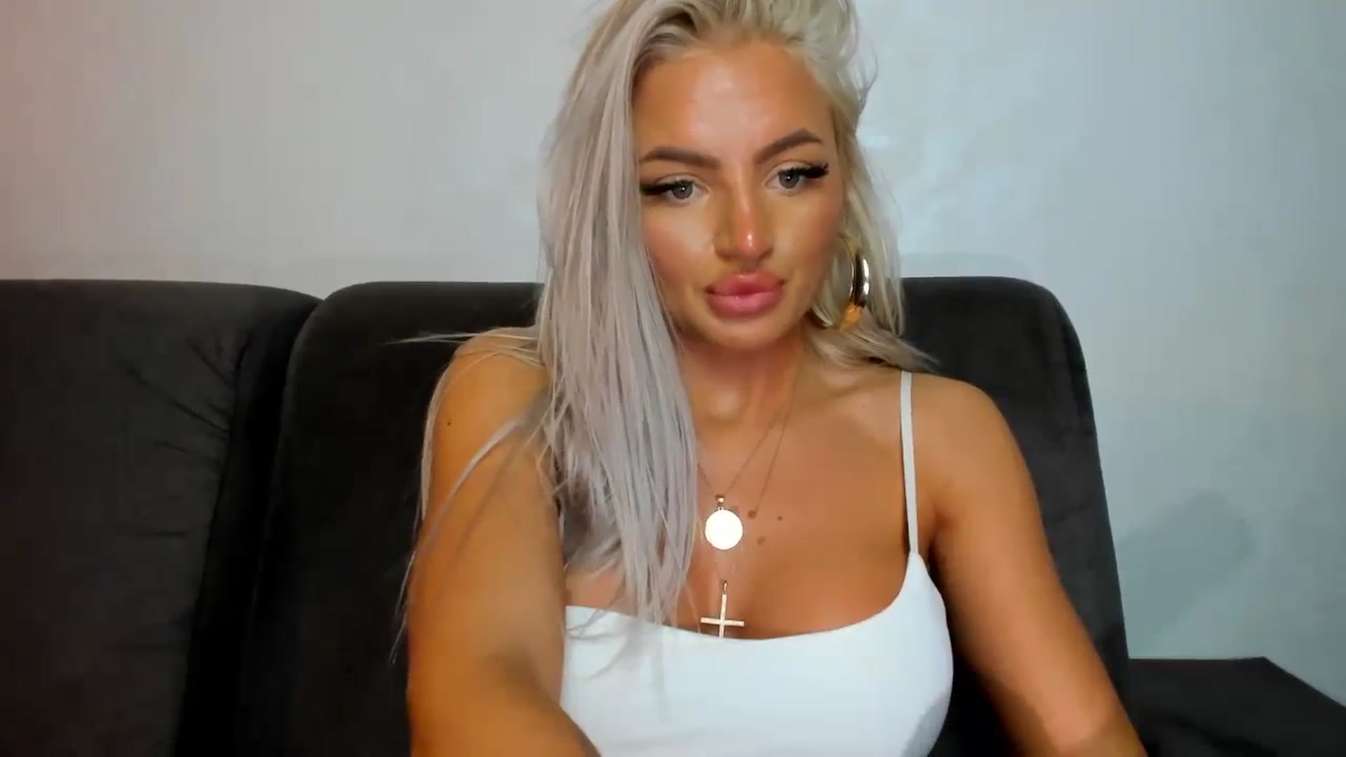 Gallery image thumbnail from barbie__girl's myfreecams stream on, 10/21/2024, 01:10 image 5 of 20