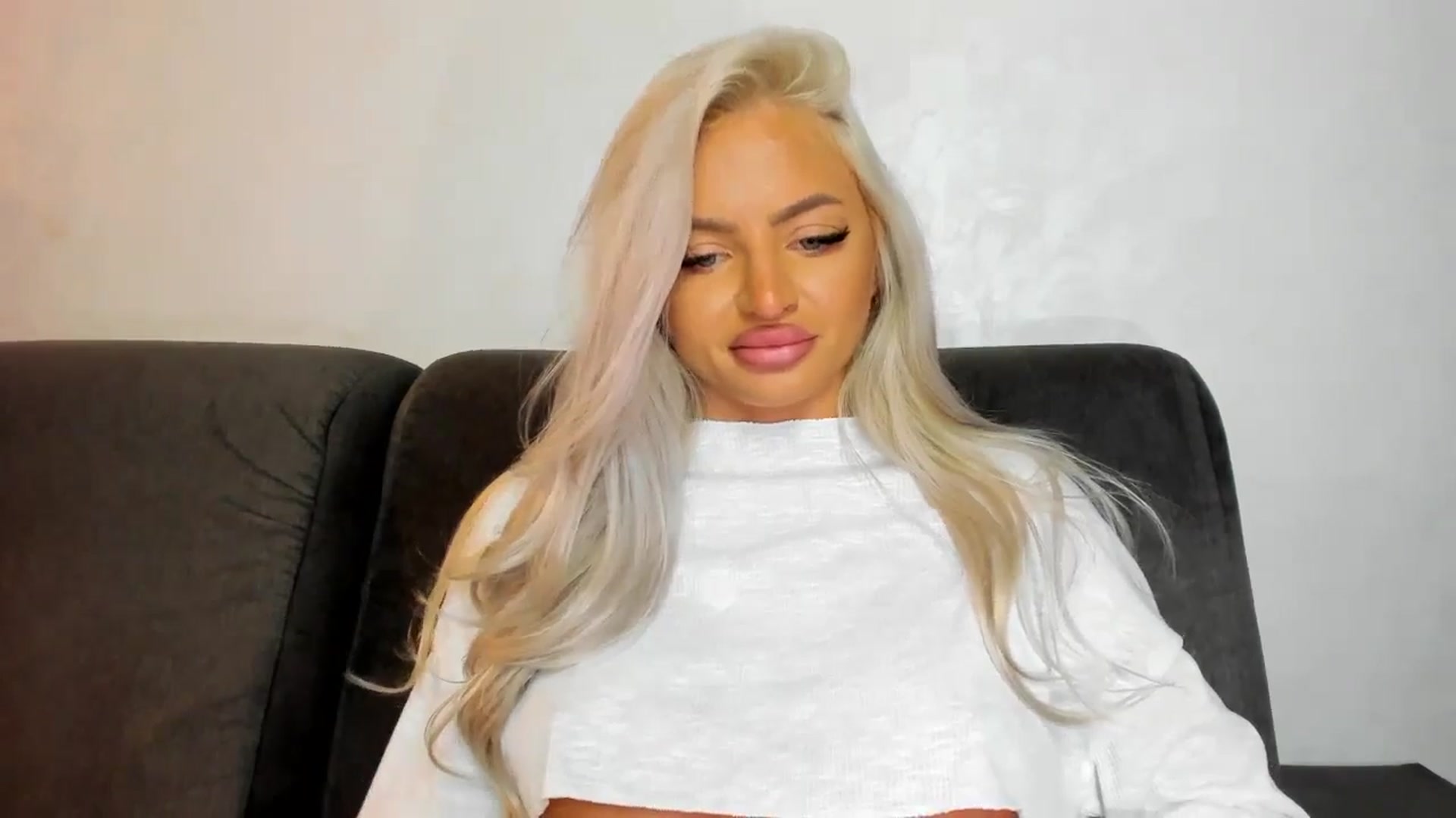 Gallery image thumbnail from barbie__girl's myfreecams stream on, 10/23/2024, 01:43 image 14 of 20