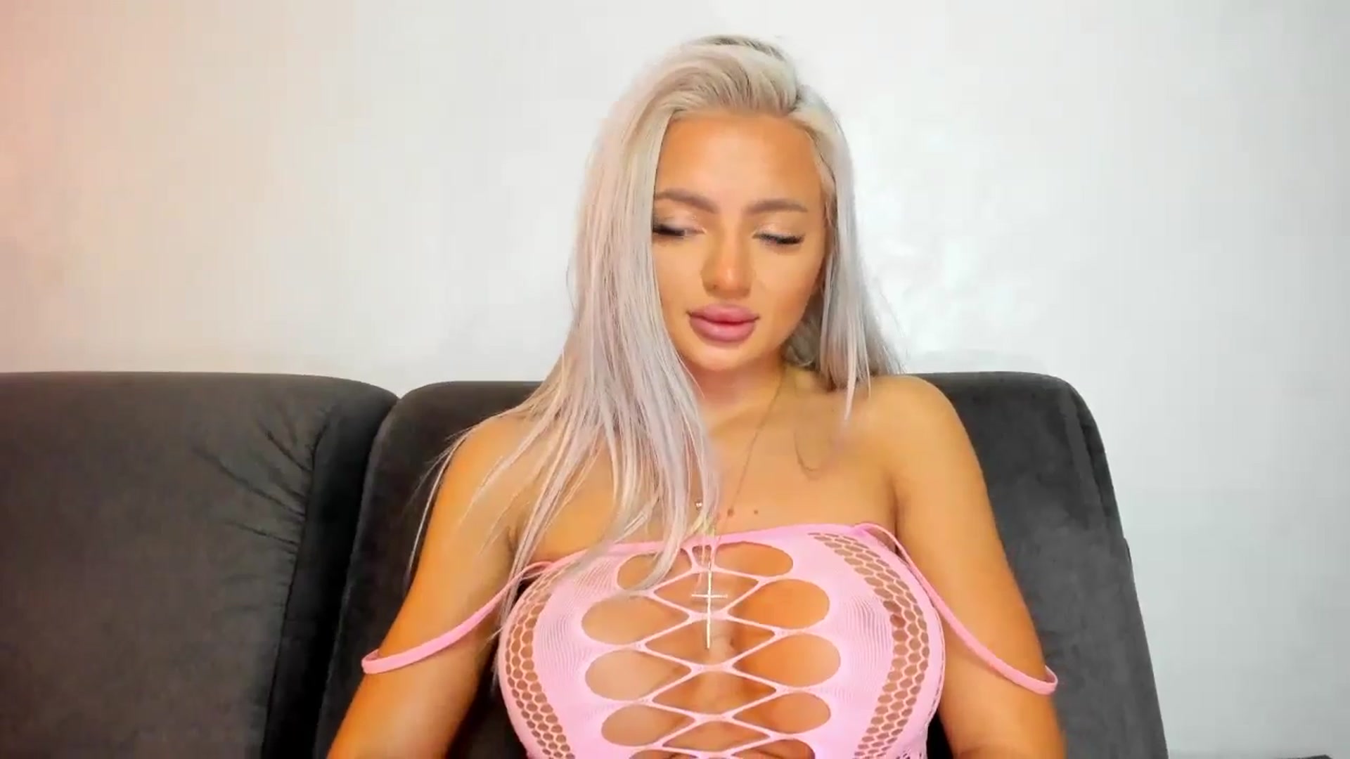 Gallery image thumbnail from barbie__girl's myfreecams stream on, 10/29/2024, 22:03 image 6 of 20