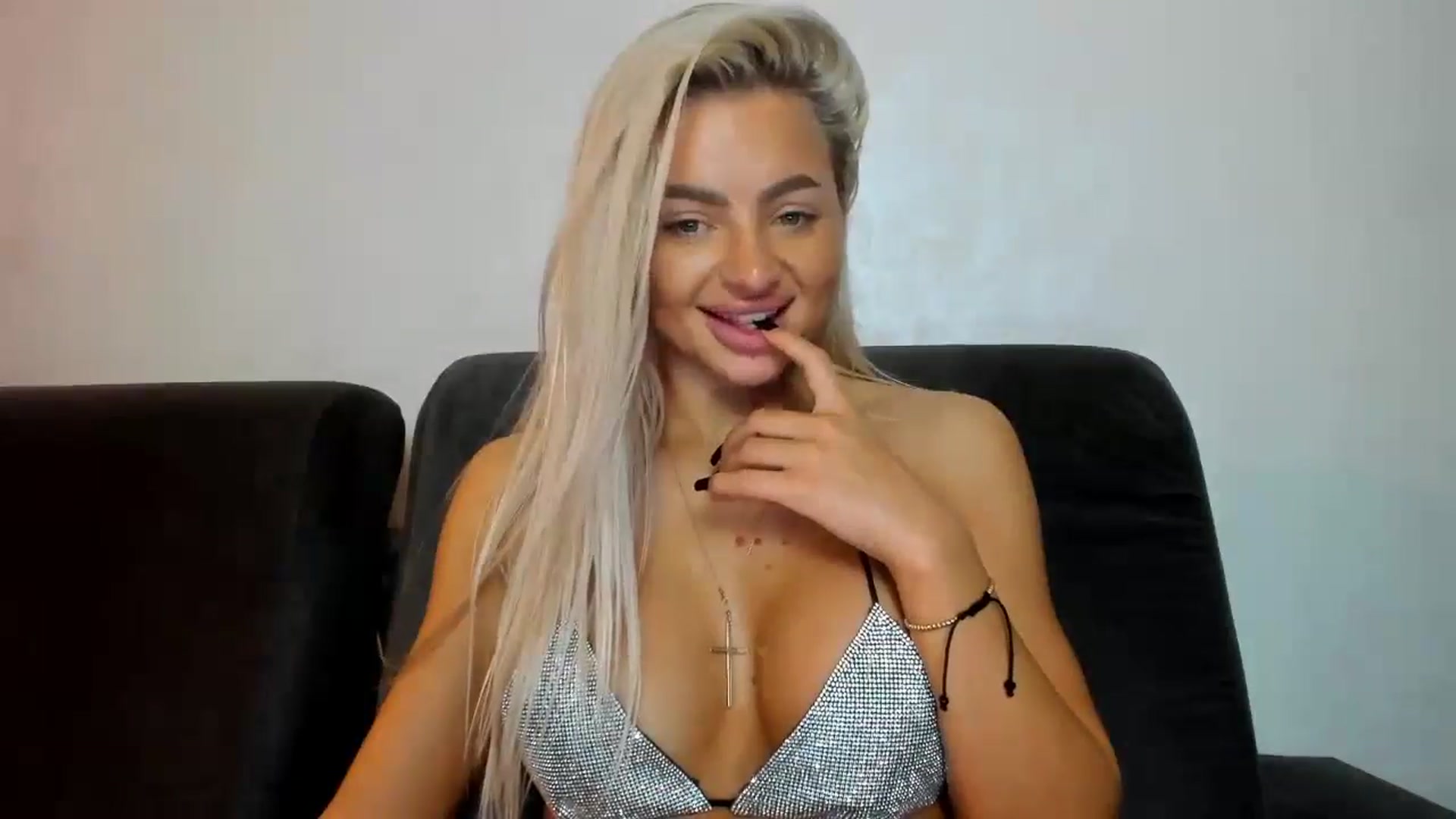 Gallery image thumbnail from barbie__girl's myfreecams stream on, 11/21/2024, 01:53 image 6 of 20