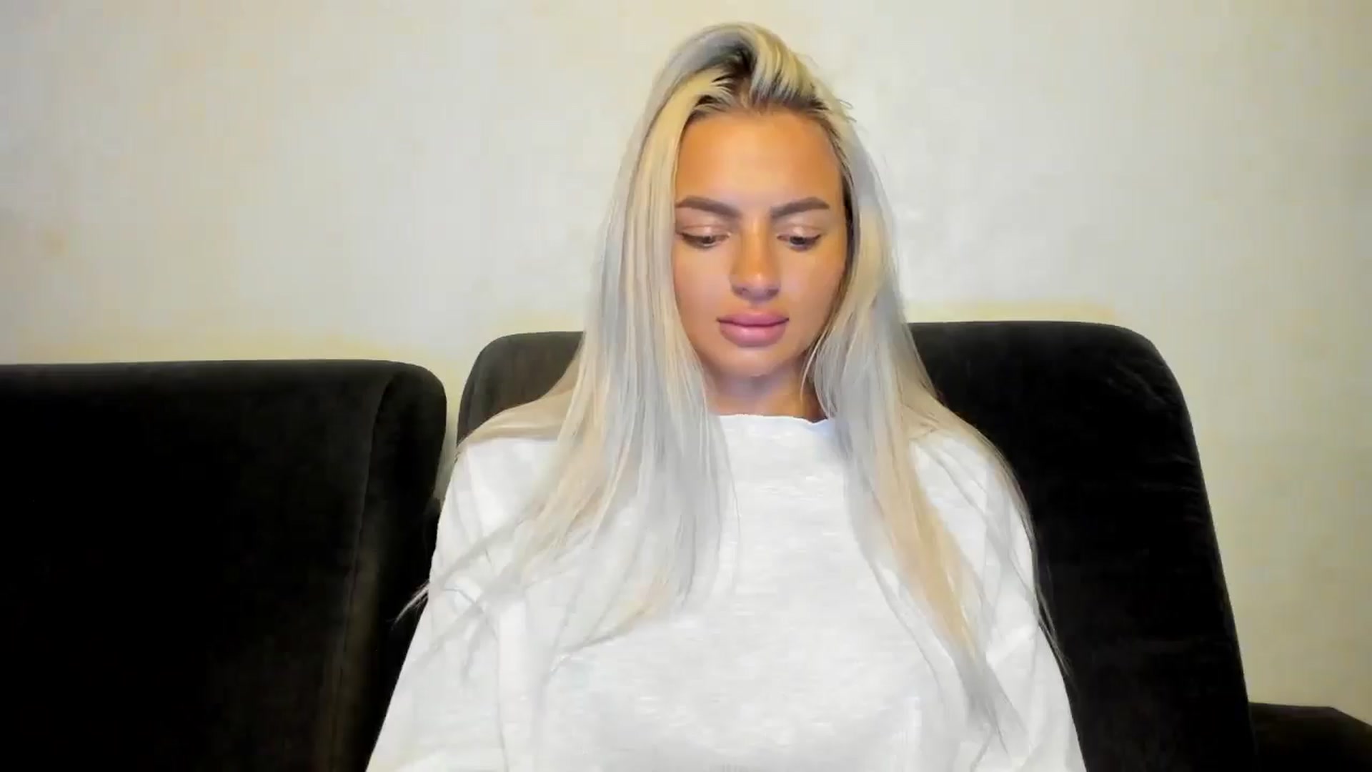 Gallery image thumbnail from barbie__girl's myfreecams stream on, 11/22/2024, 03:07 image 19 of 20