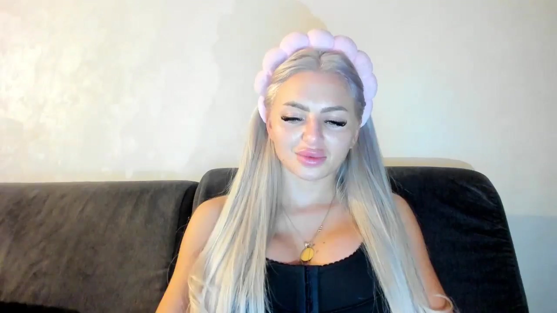 Gallery image thumbnail from barbie__girl's myfreecams stream on, 12/17/2024, 21:18 image 16 of 20
