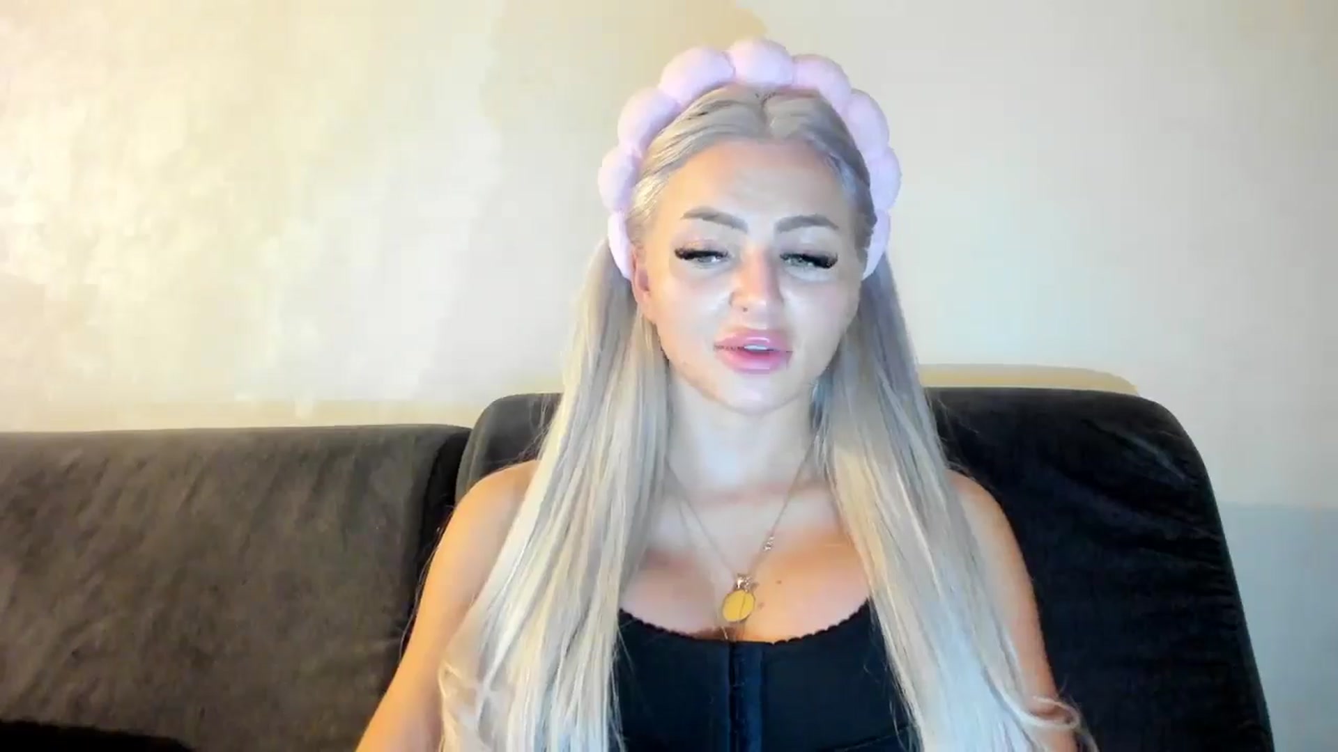 Gallery image thumbnail from barbie__girl's myfreecams stream on, 12/17/2024, 21:18 image 7 of 20