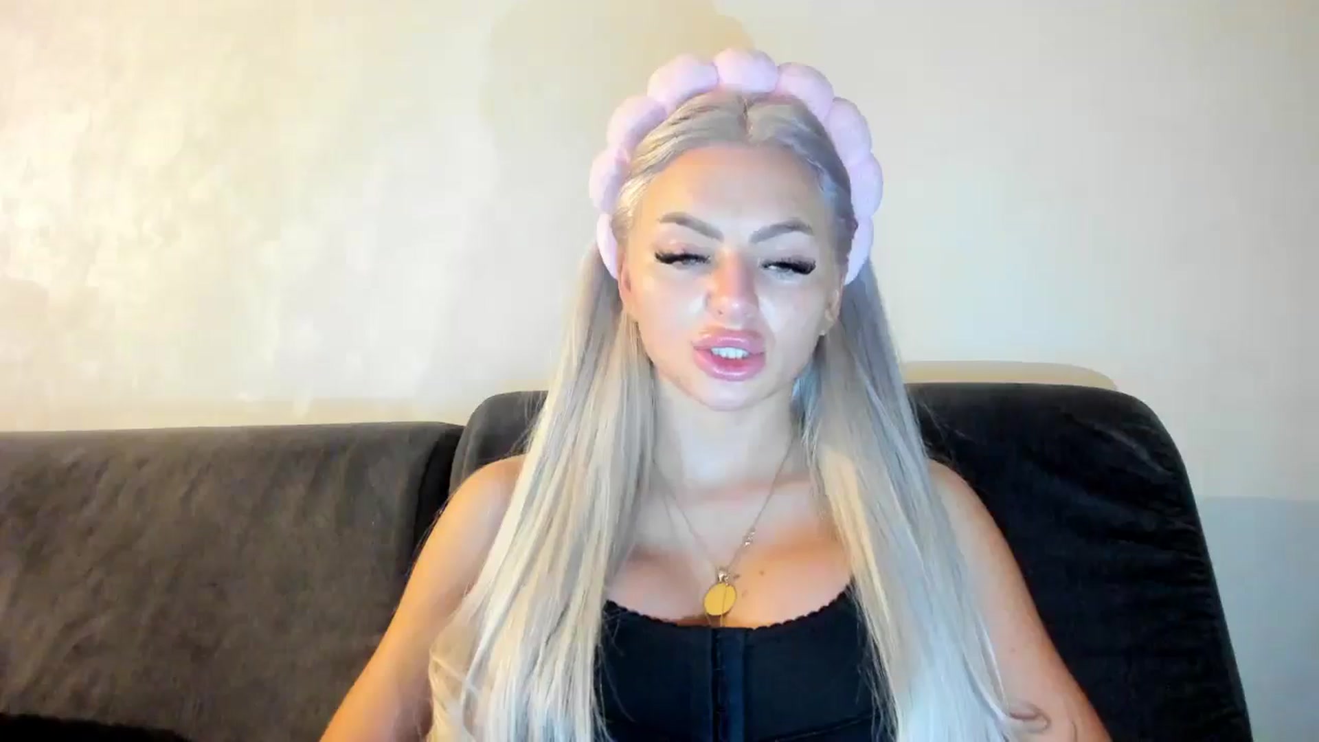 Gallery image thumbnail from barbie__girl's myfreecams stream on, 12/17/2024, 21:18 image 12 of 20