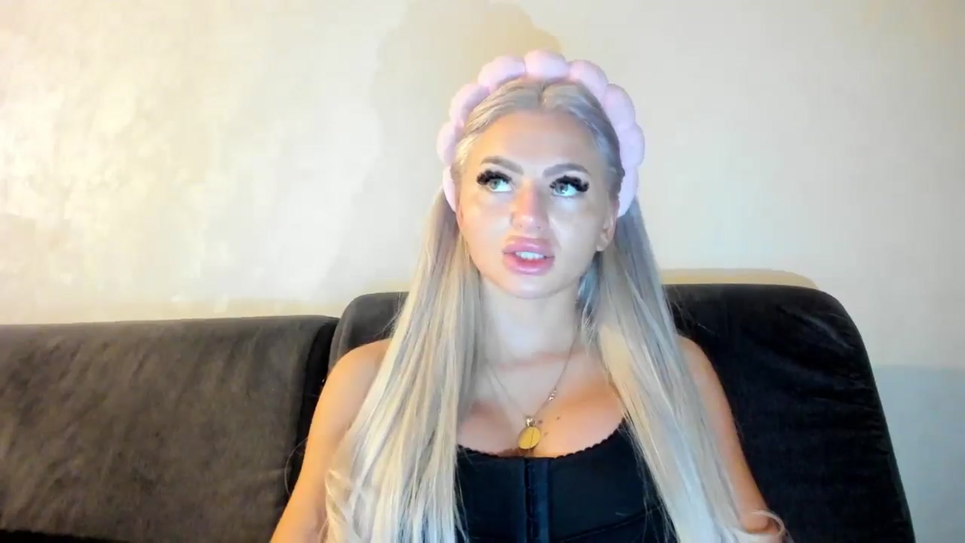 Gallery image thumbnail from barbie__girl's myfreecams stream on, 12/17/2024, 21:18 image 17 of 20