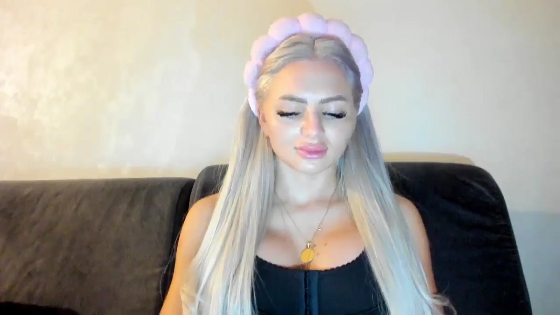 Gallery image thumbnail from barbie__girl's myfreecams stream on, 12/17/2024, 21:18 image 2 of 20