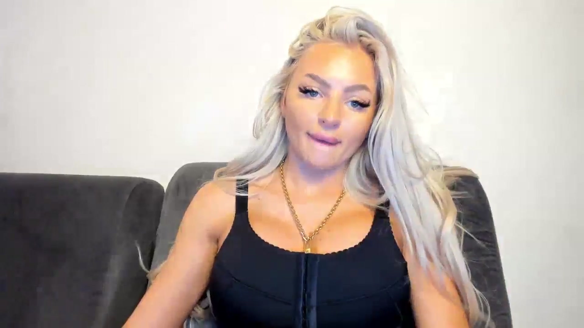 Gallery image thumbnail from barbie__girl's myfreecams stream on, 01/03/2025, 24:32 image 4 of 20