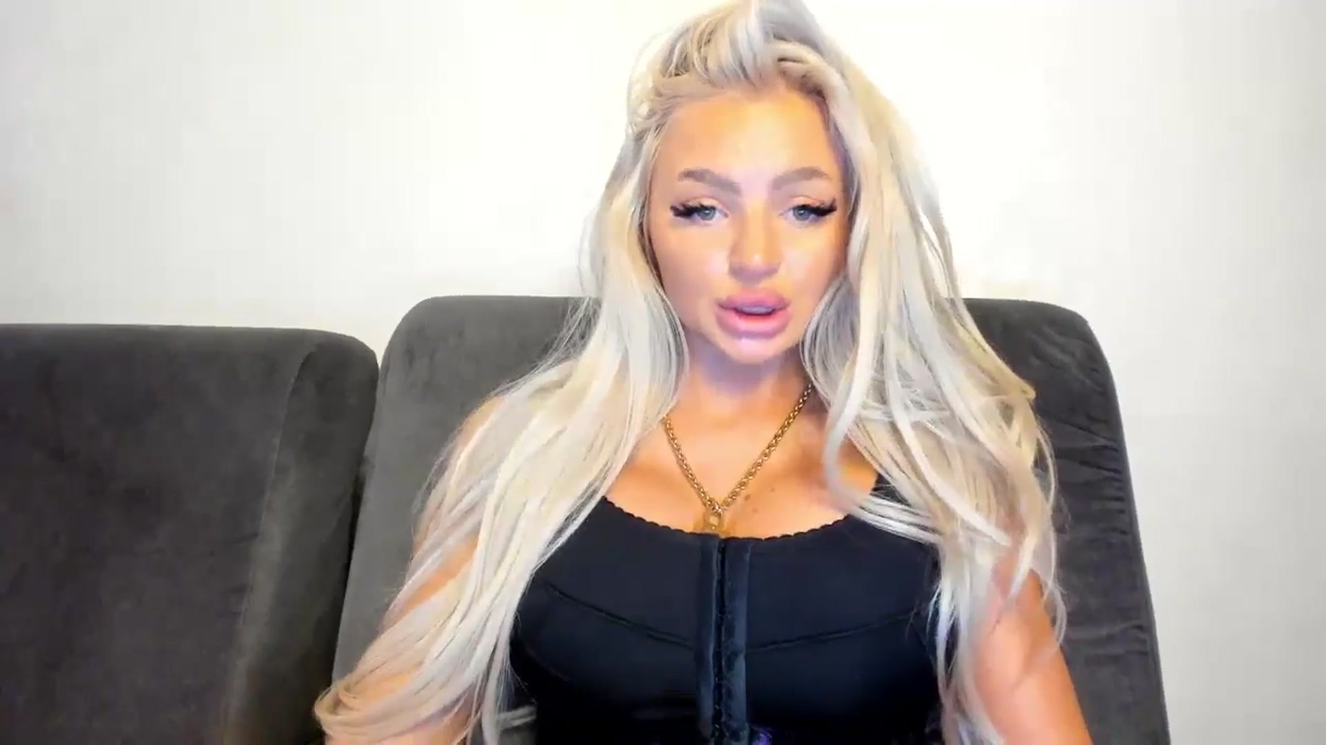 Gallery image thumbnail from barbie__girl's myfreecams stream on, 01/03/2025, 01:54 image 4 of 20